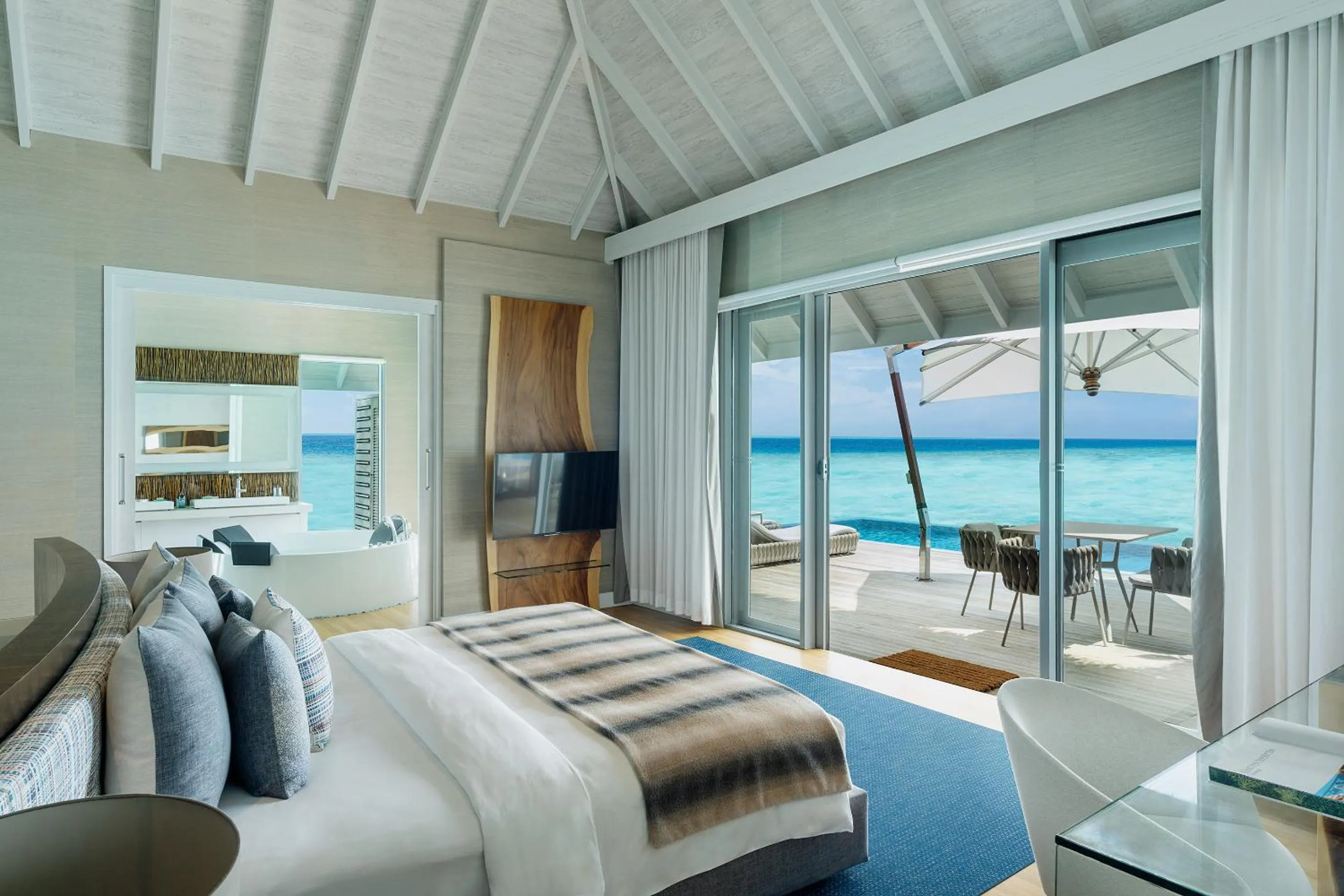 Bed in Velassaru Maldives