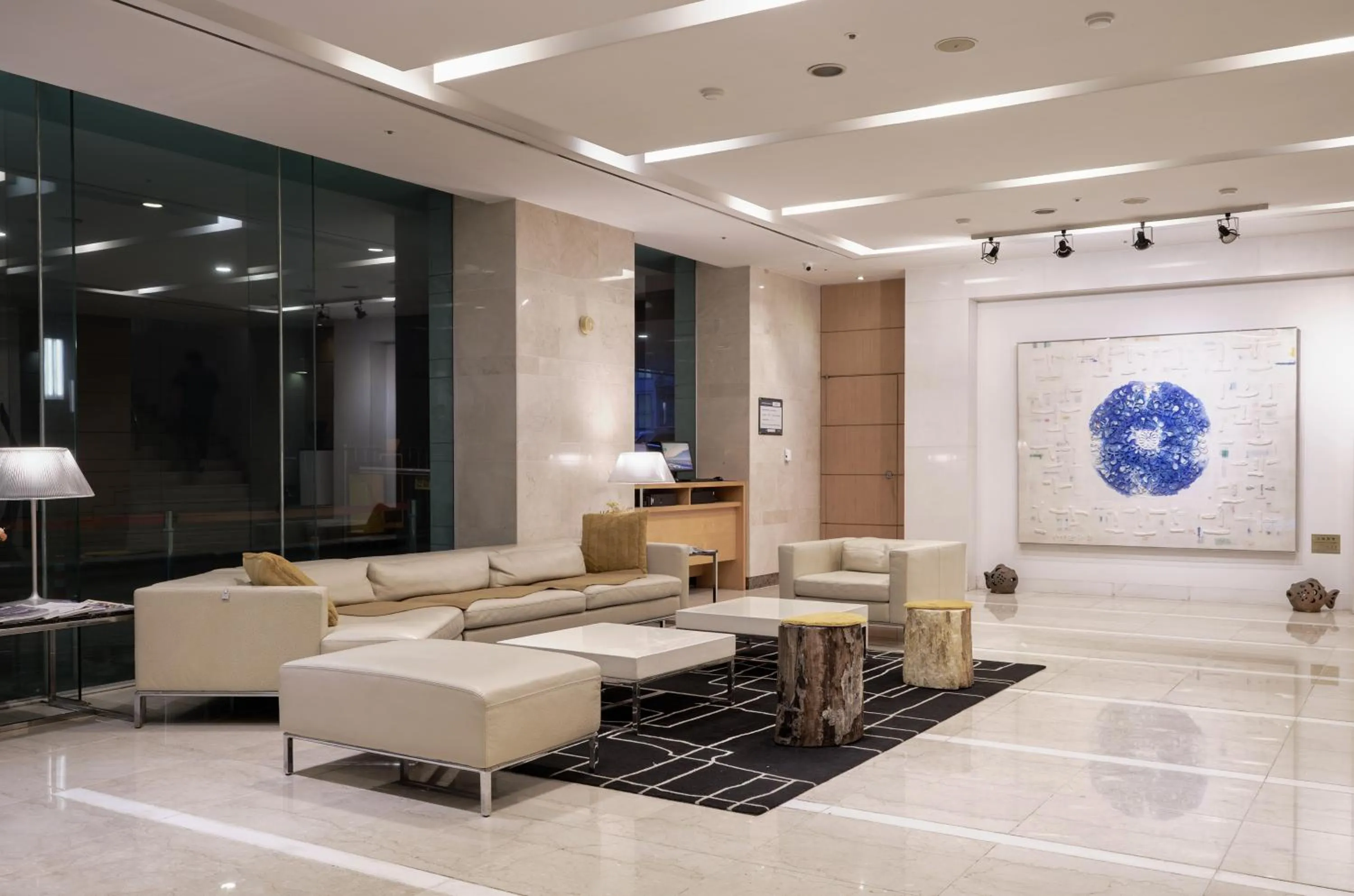 Lobby or reception in Best Western Premier Gangnam Hotel