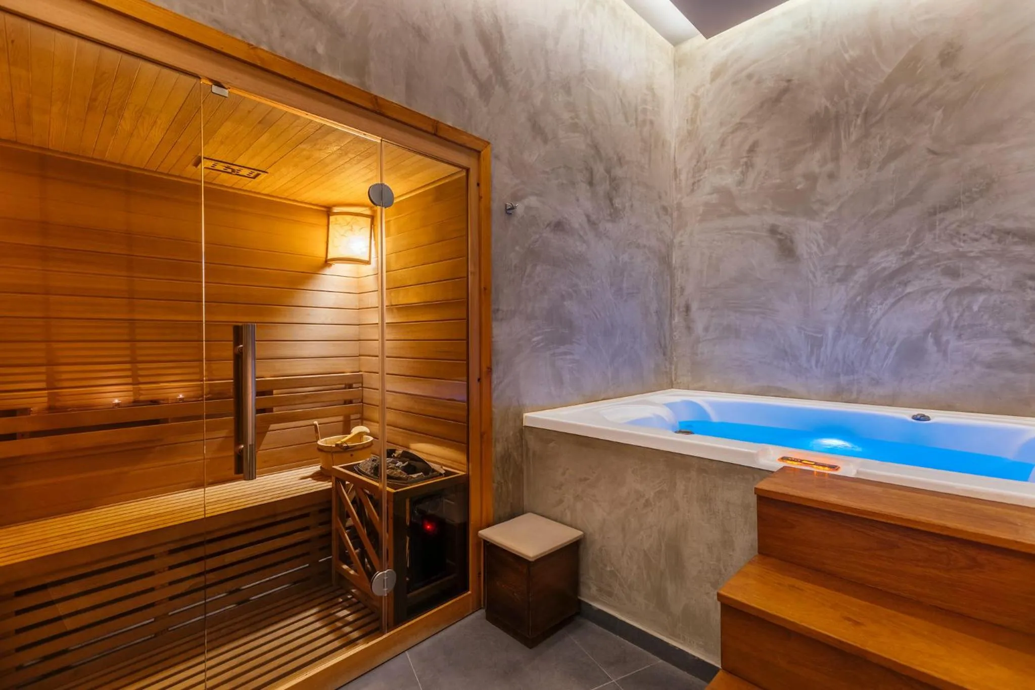 Hot Tub in Alexandra Beach Resort & Spa