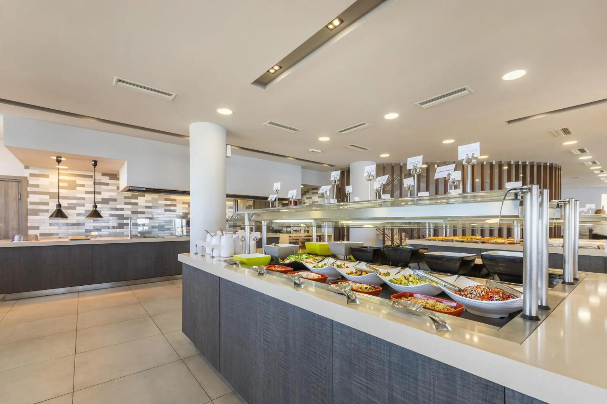 Restaurant/places to eat in Alexandra Beach Resort & Spa