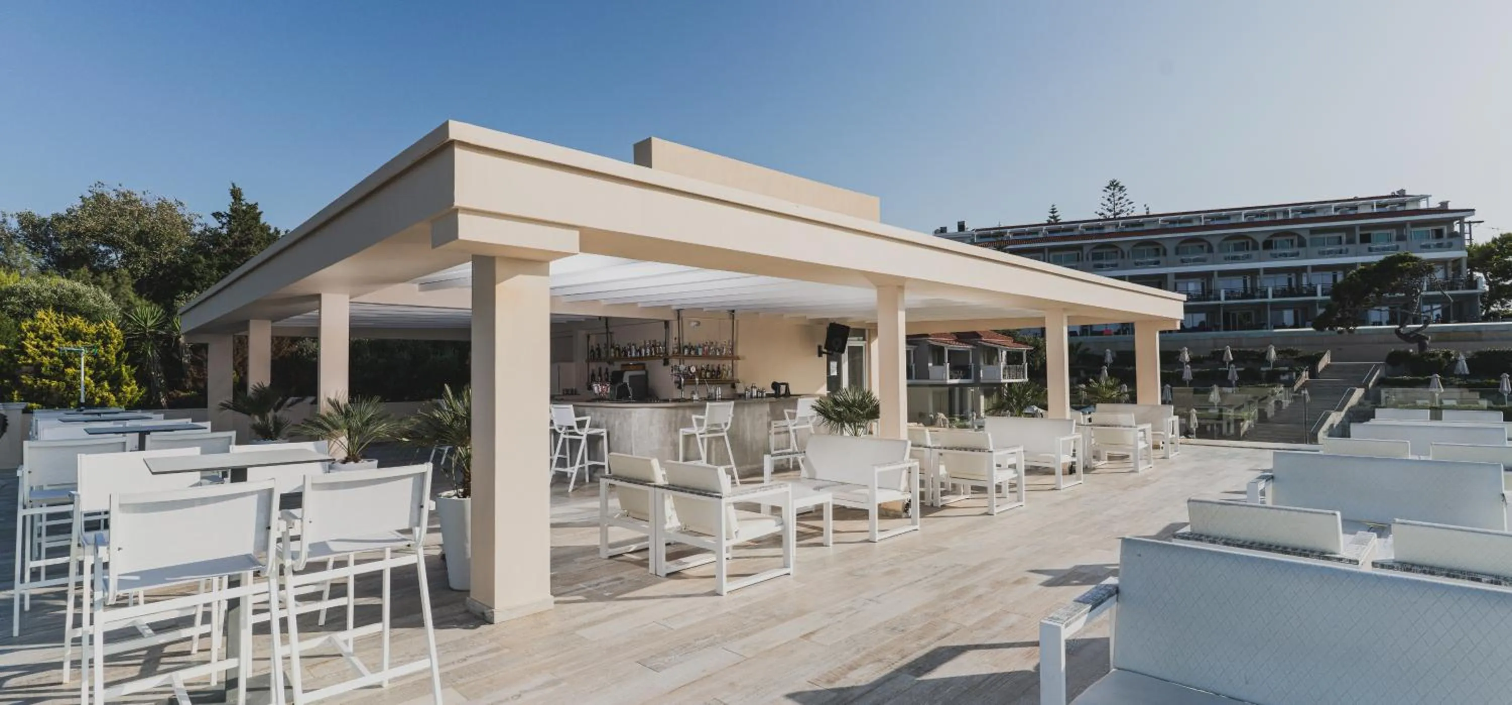 Property building in Alexandra Beach Resort & Spa