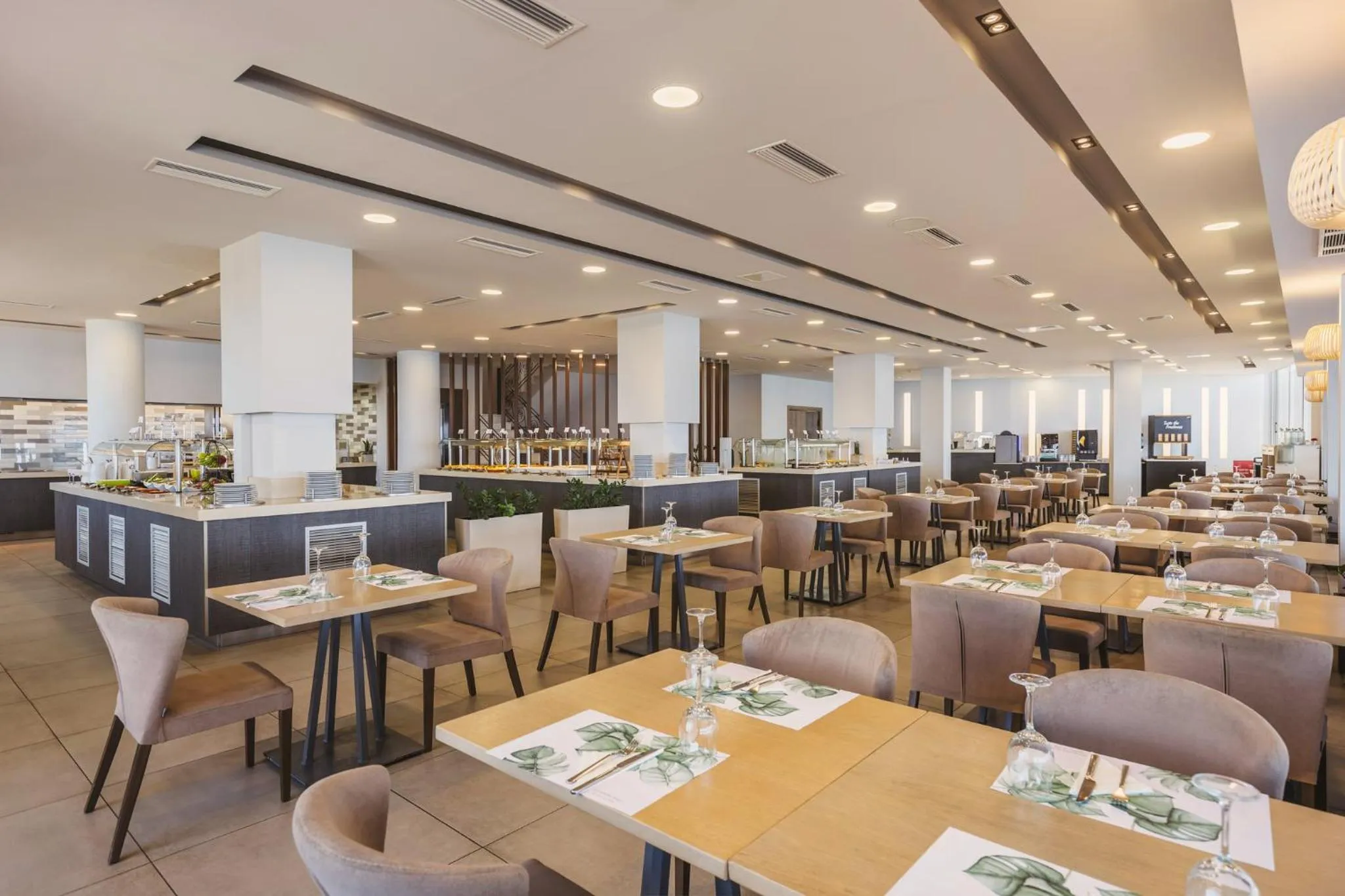 Restaurant/places to eat in Alexandra Beach Resort & Spa