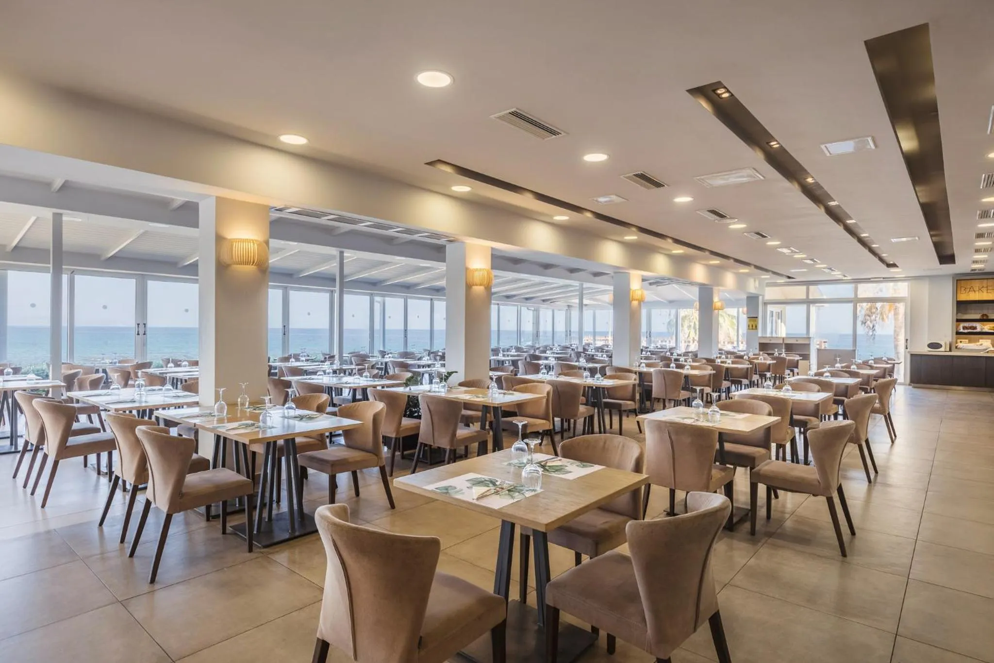 Restaurant/places to eat in Alexandra Beach Resort & Spa