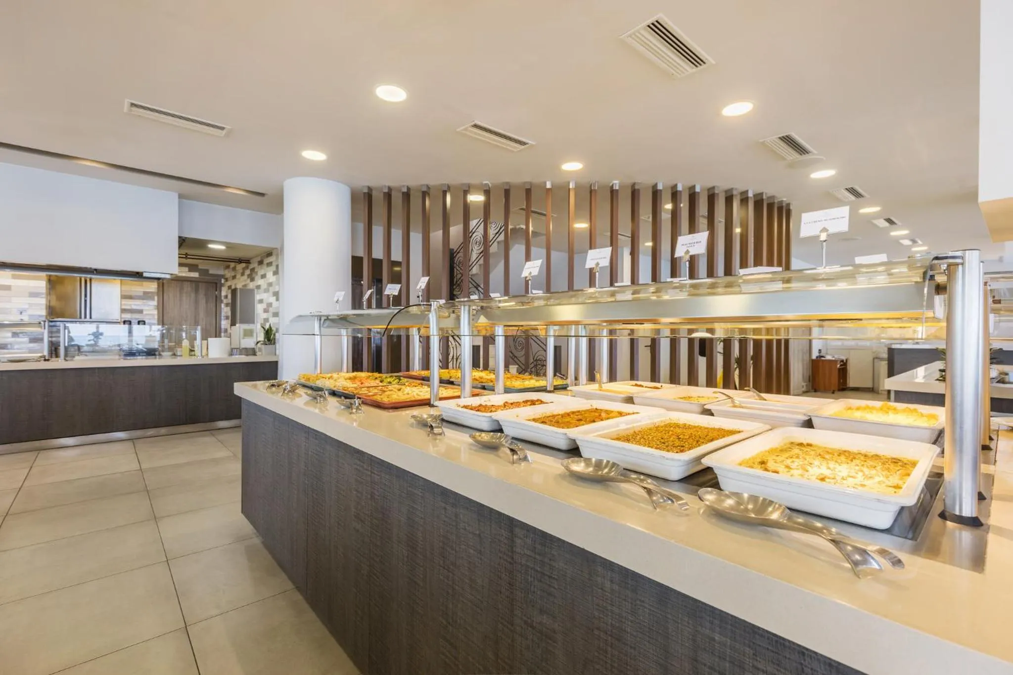 Restaurant/places to eat in Alexandra Beach Resort & Spa