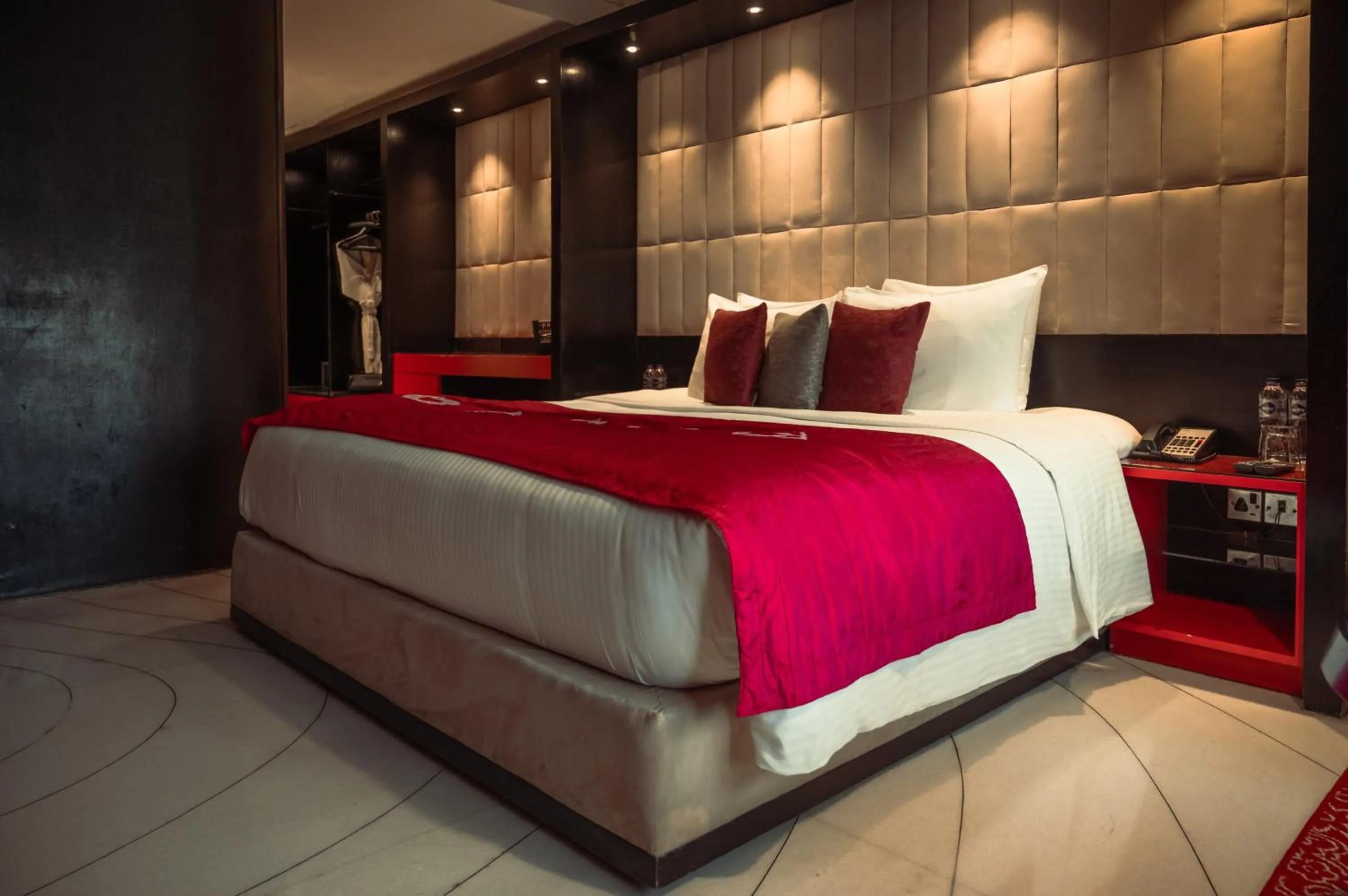 Bedroom, Bed in The Park Kolkata