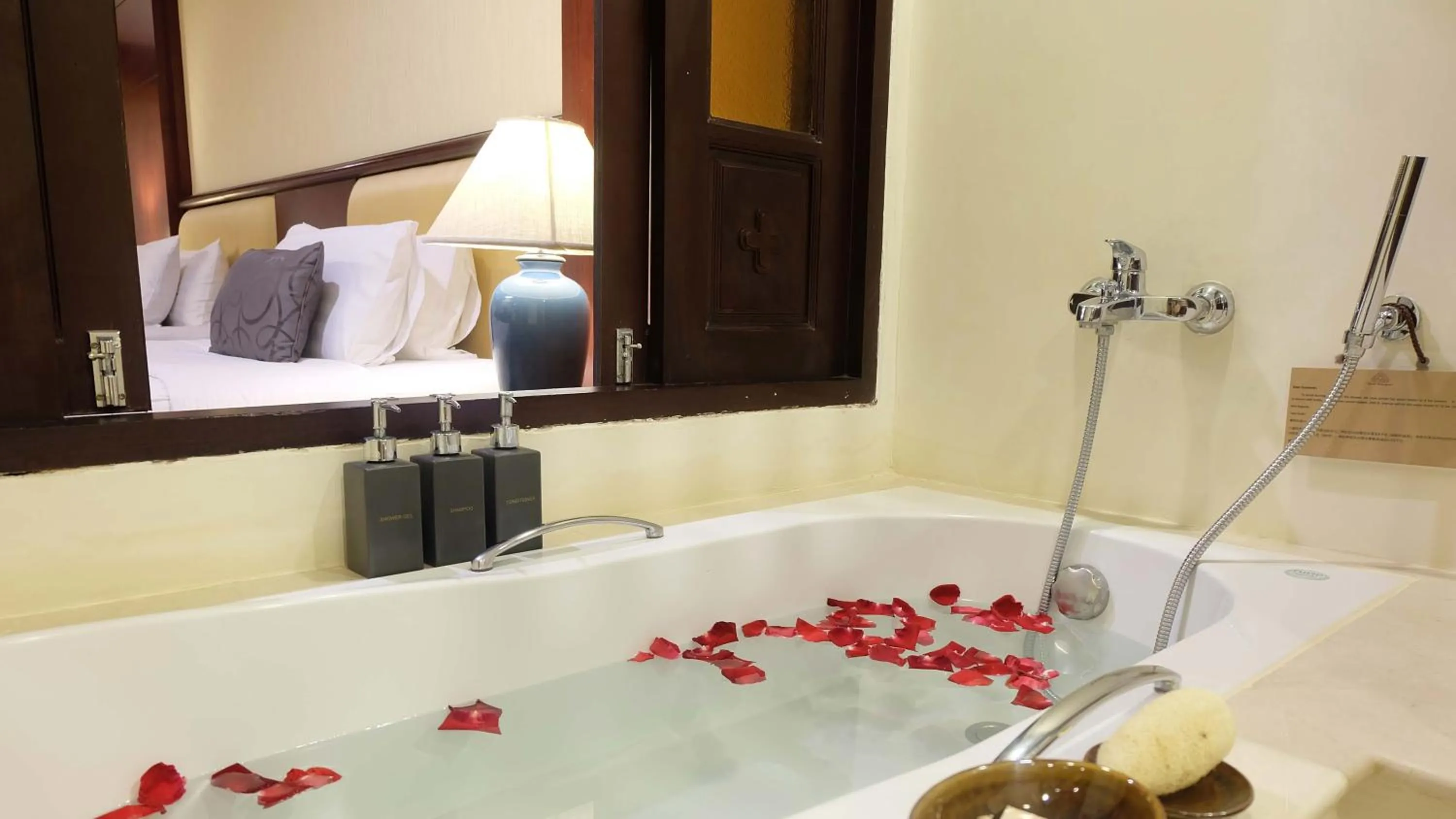 Bathroom in The Rim Chiang Mai