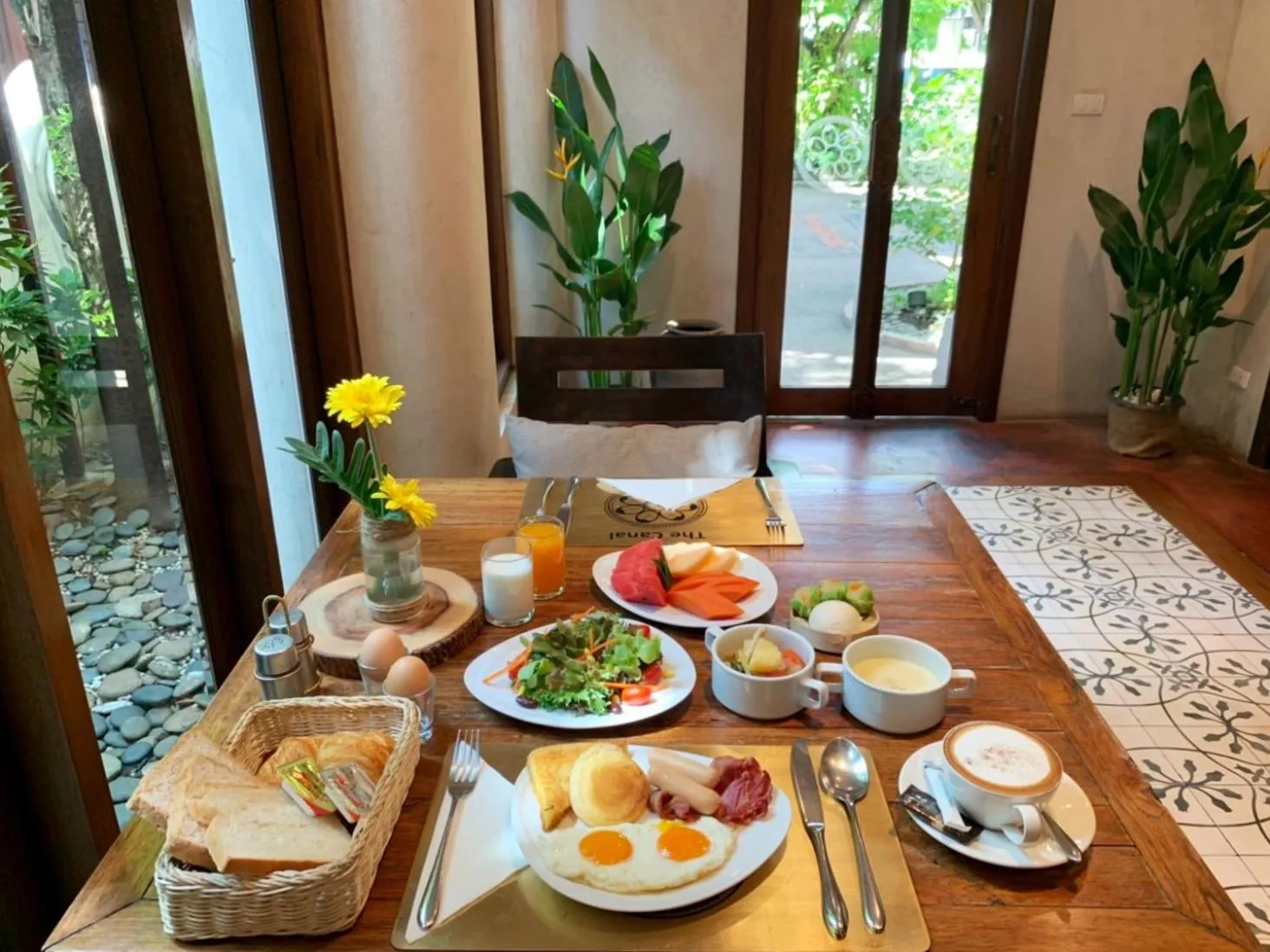 Food and drinks in The Rim Chiang Mai