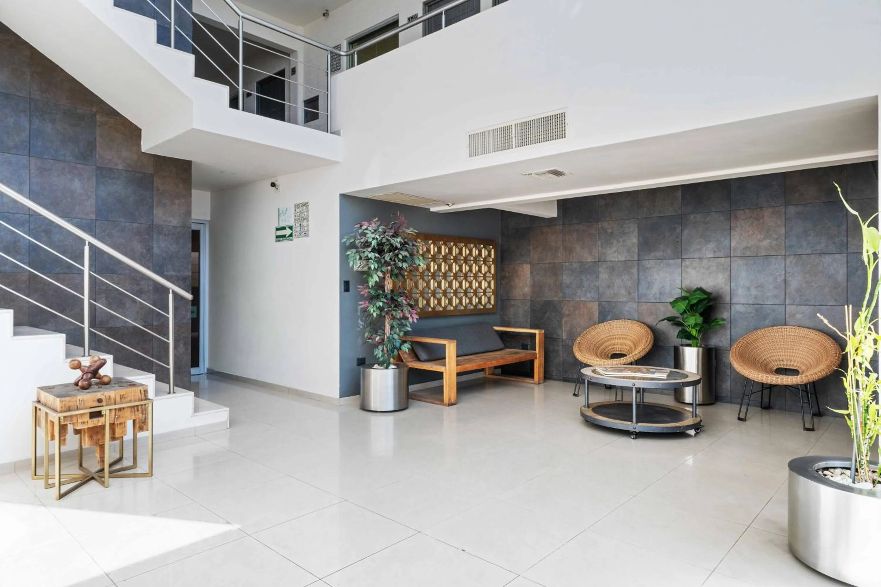 Communal lounge/ TV room in Homesuites Zaragoza