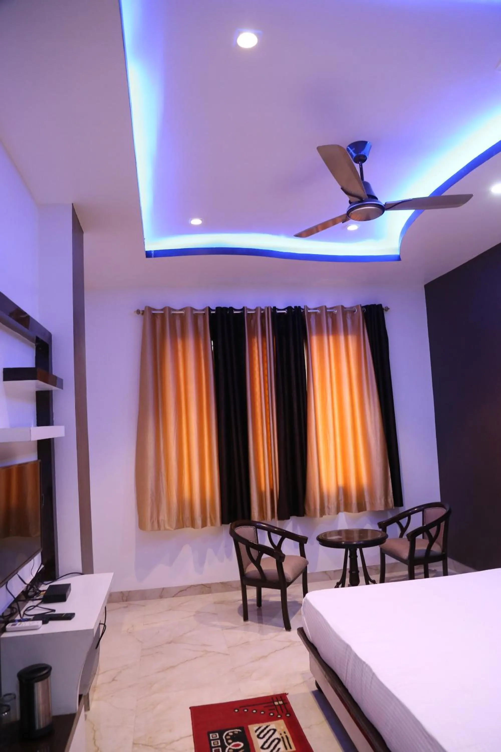 Bed in Hotel Dhanraj Palace