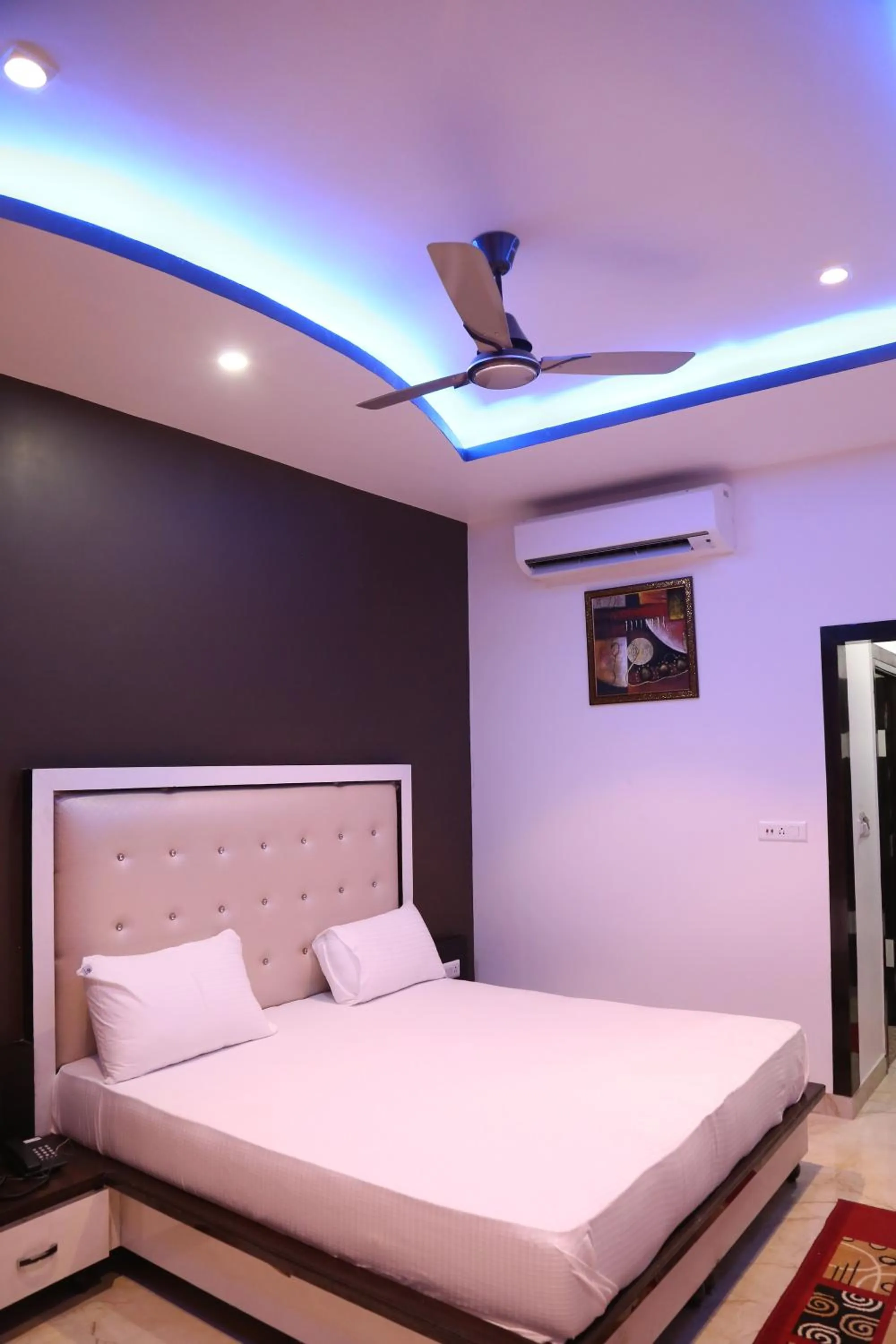 Bed in Hotel Dhanraj Palace