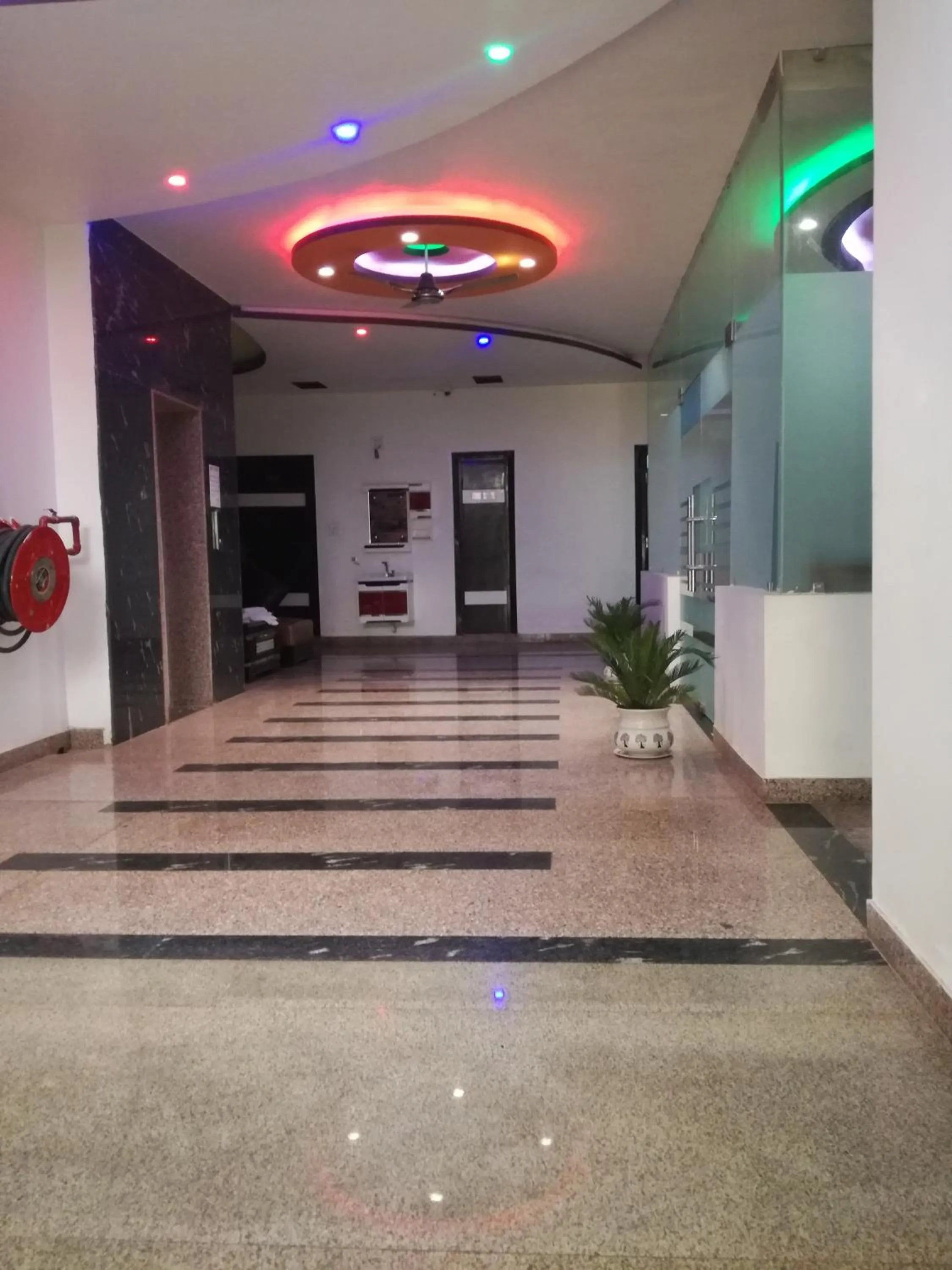 Hotel Dhanraj Palace