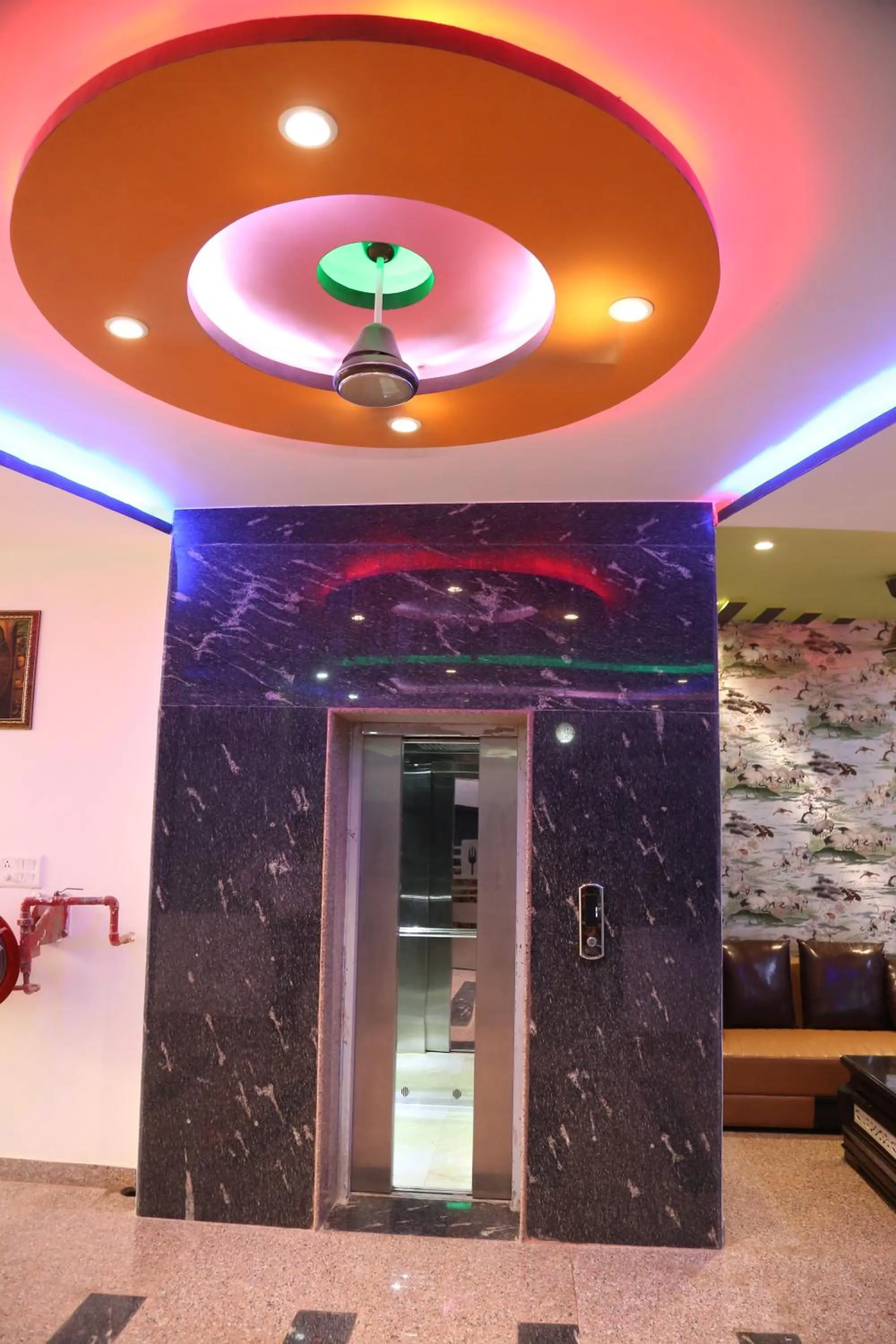 Hotel Dhanraj Palace