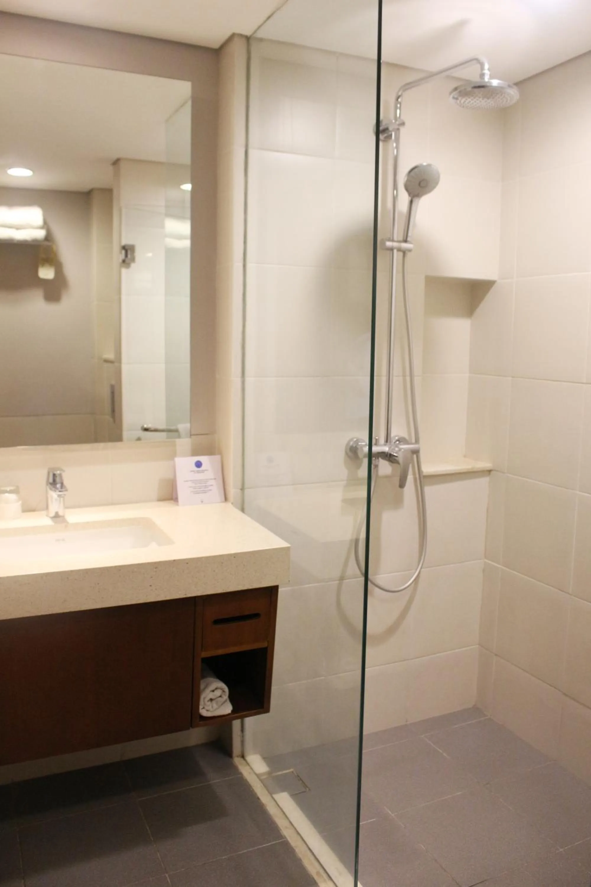 Bathroom in Novotel Bukittinggi