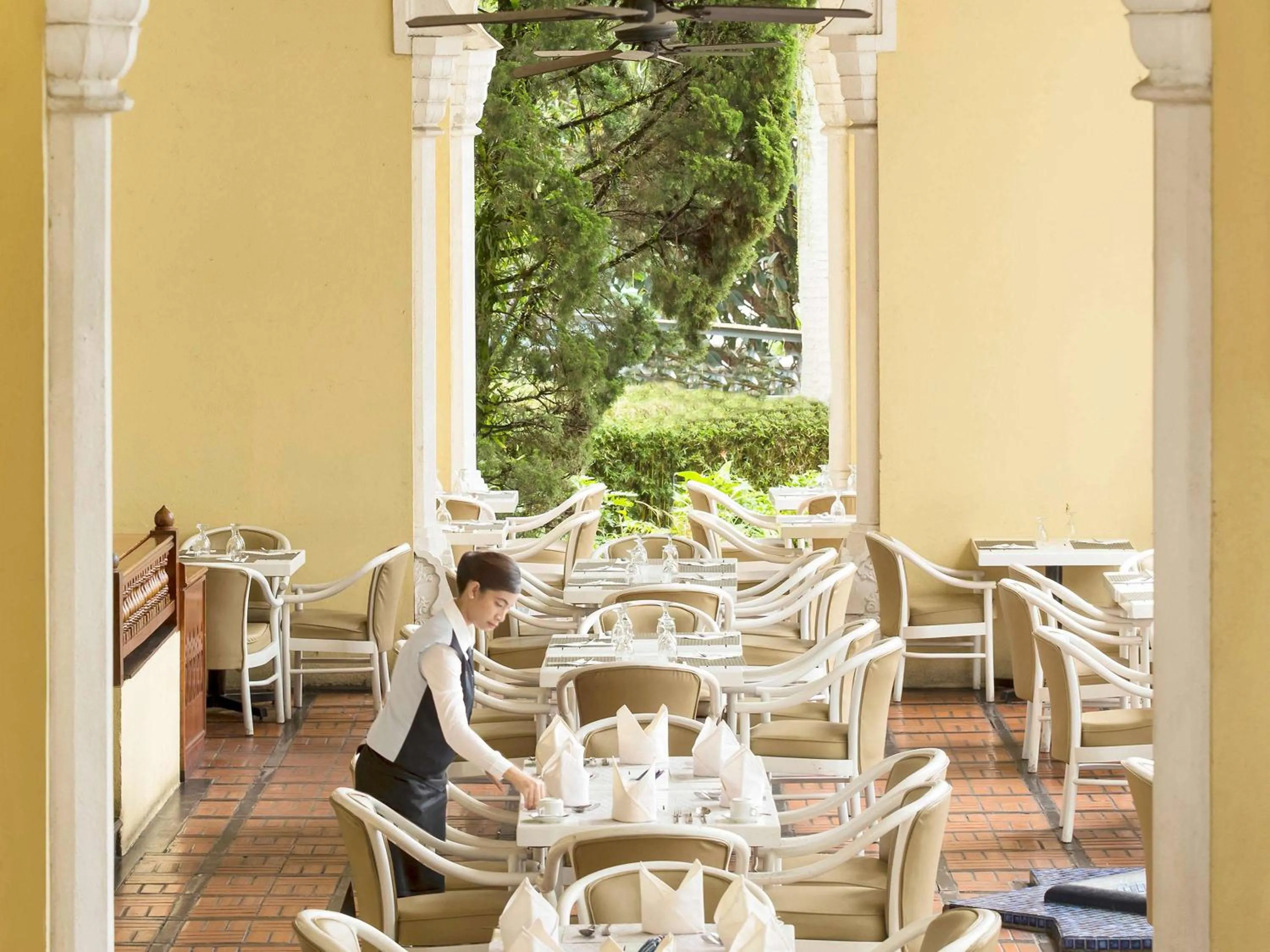 Restaurant/Places to Eat in Novotel Bukittinggi