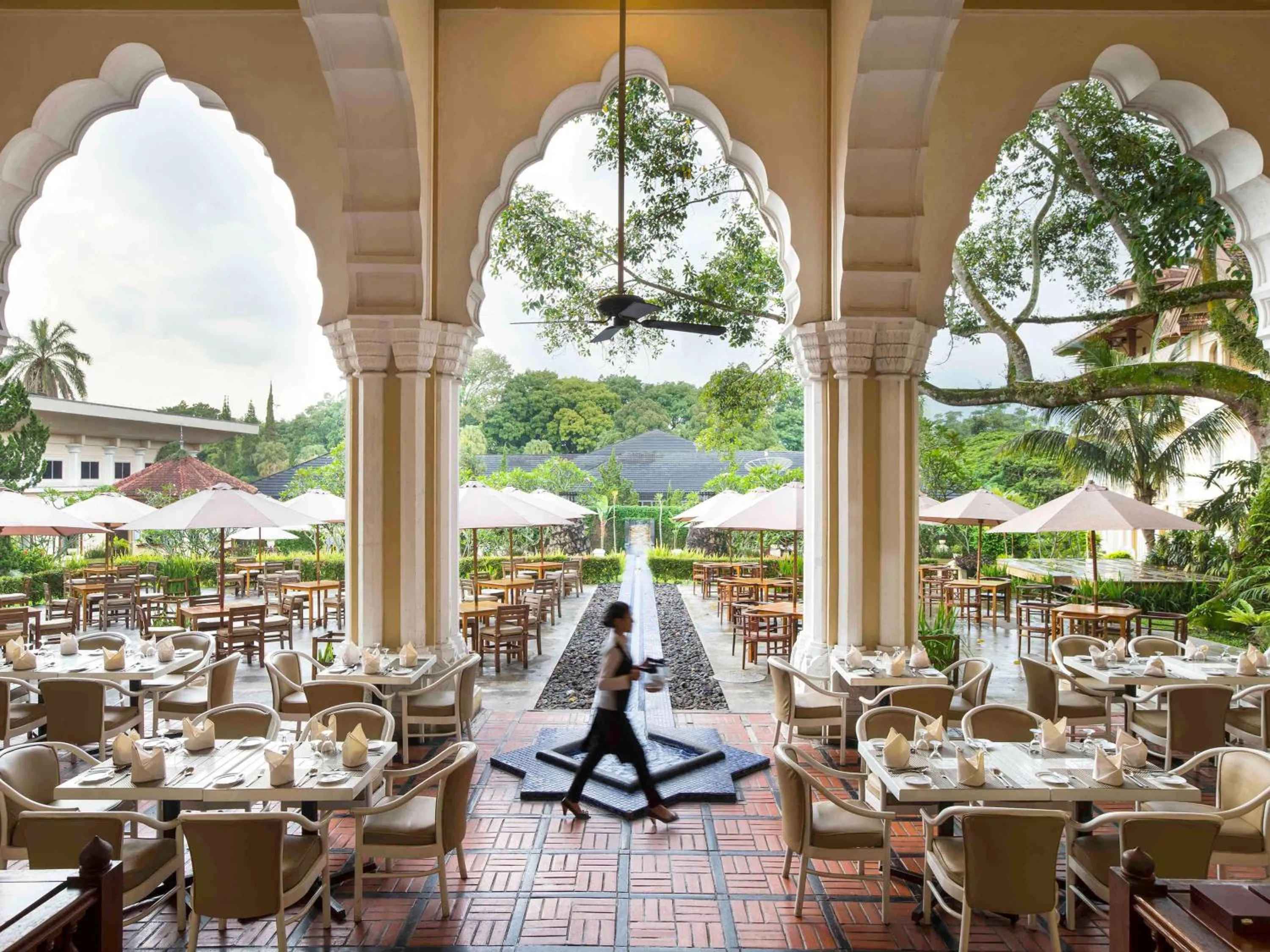 Restaurant/Places to Eat in Novotel Bukittinggi