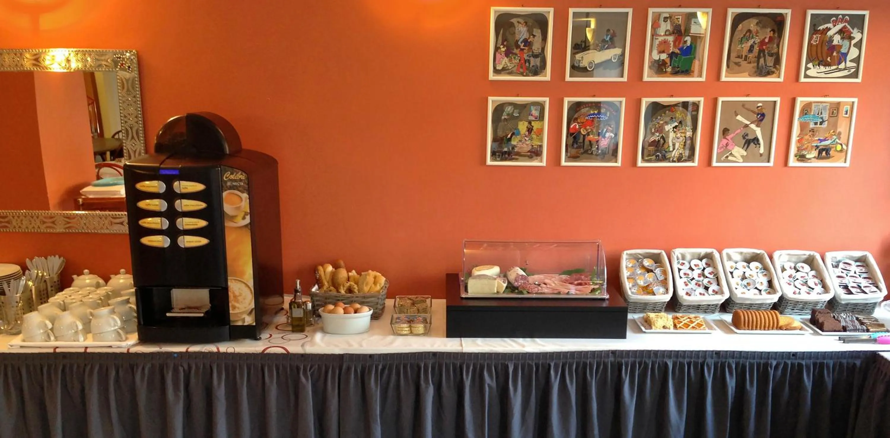 Restaurant/places to eat in Hotel Forum