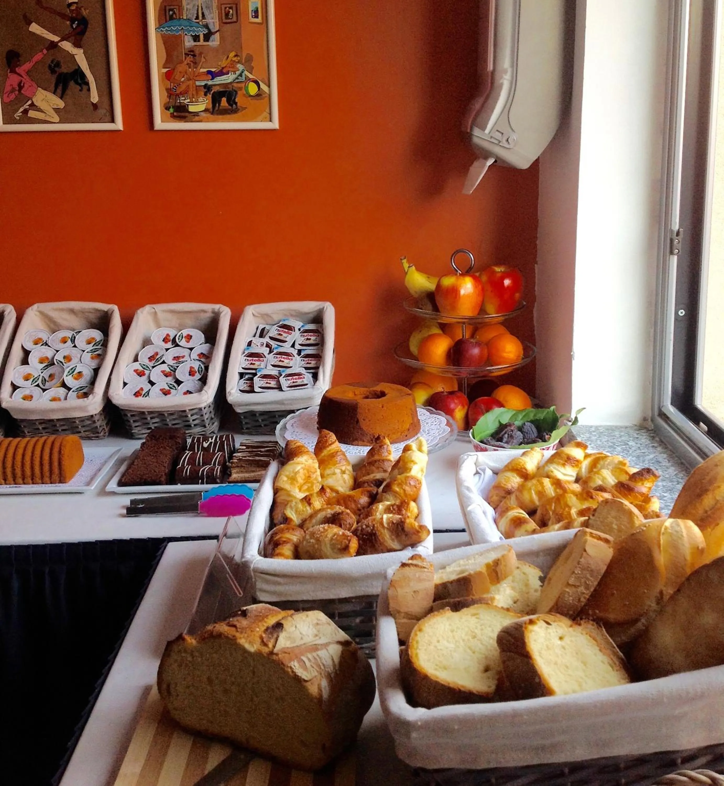 Restaurant/places to eat in Hotel Forum