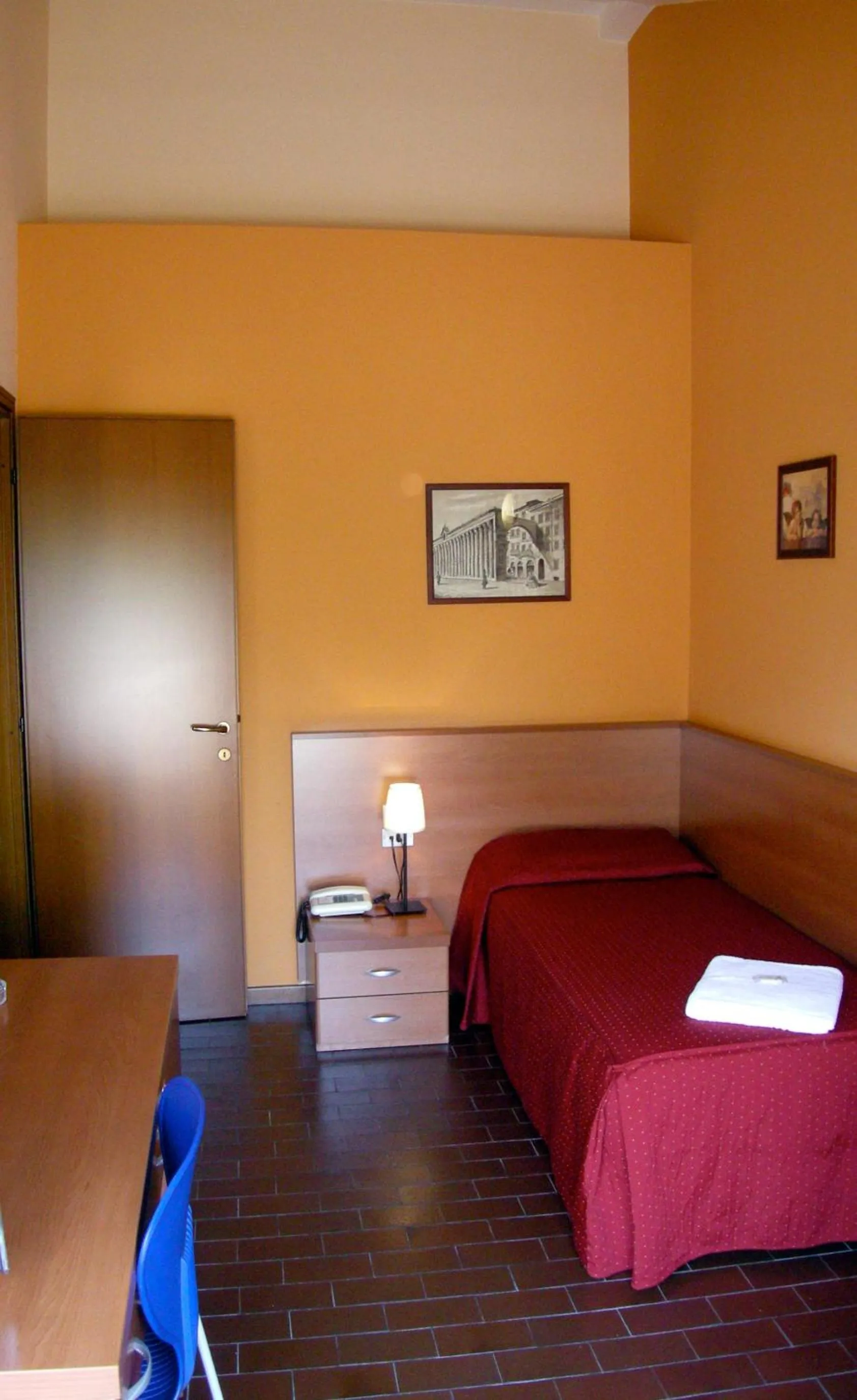 Shower, Bed in Hotel Forum