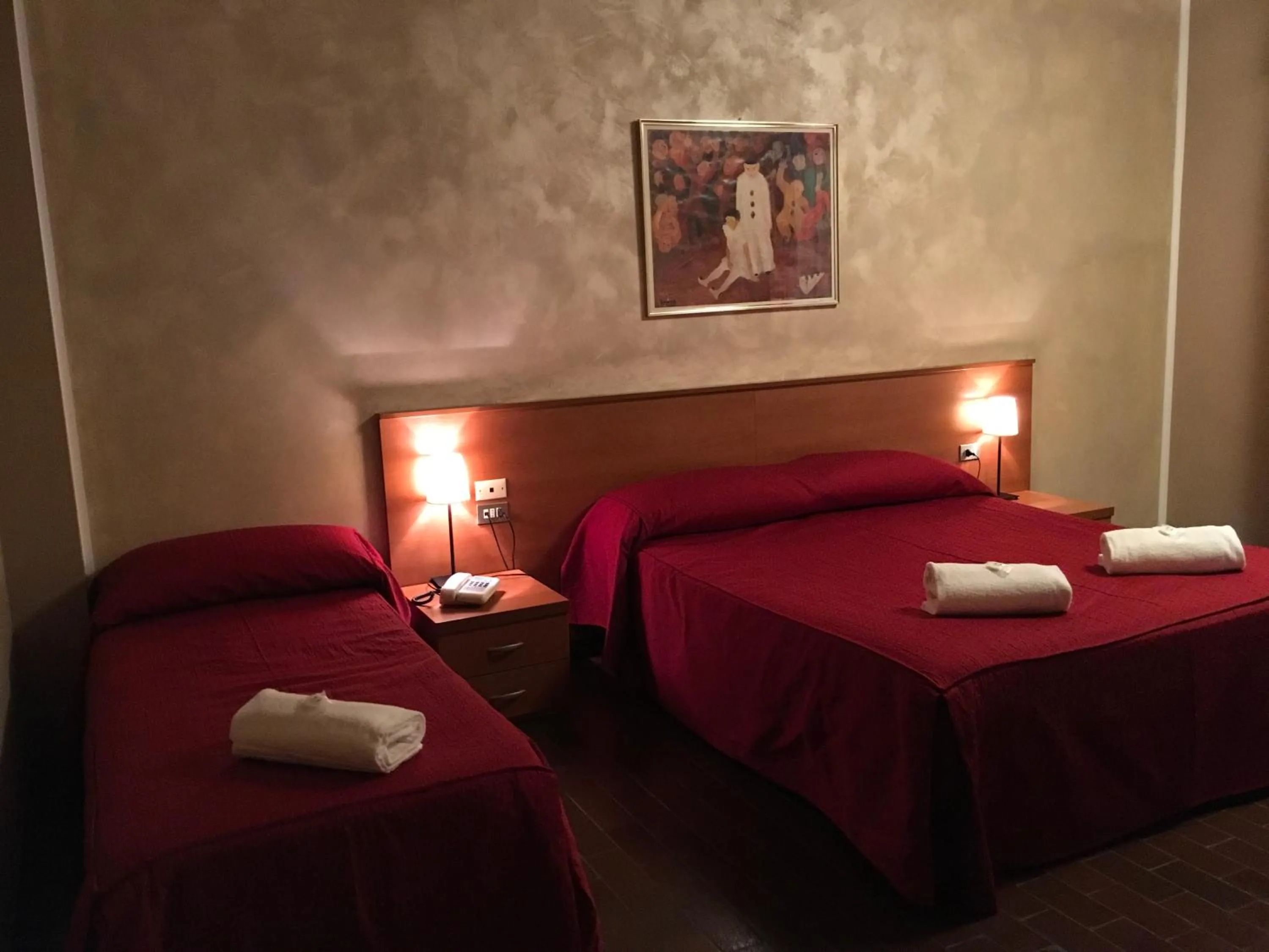 Shower, Bed in Hotel Forum