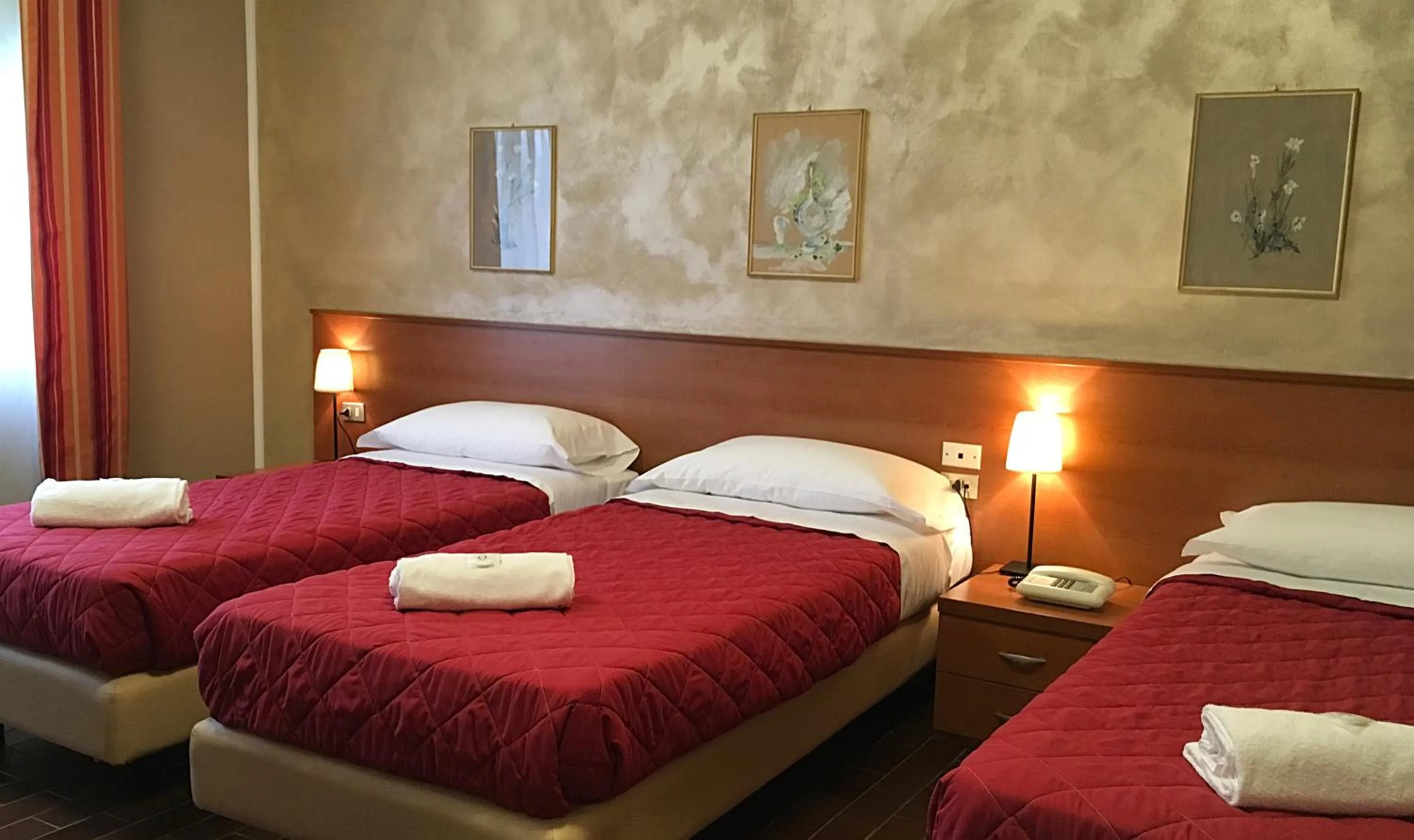 Shower, Bed in Hotel Forum