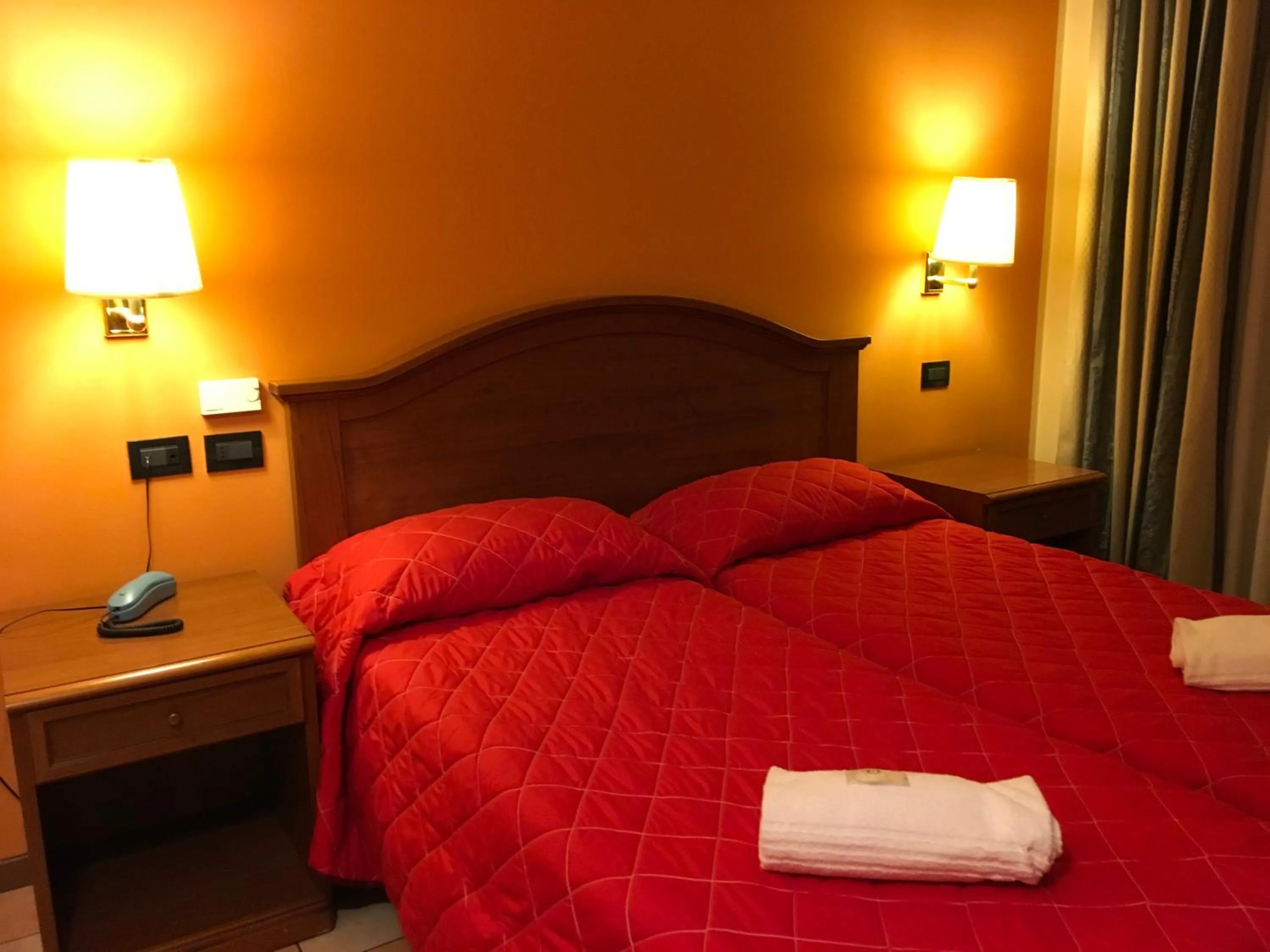 Shower, Bed in Hotel Forum