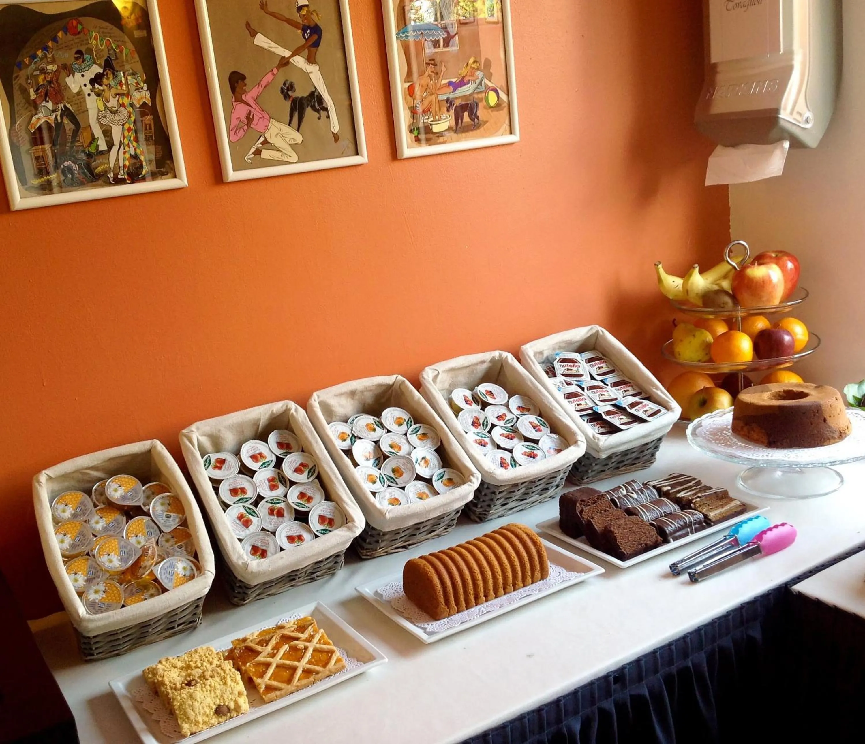 Restaurant/places to eat in Hotel Forum