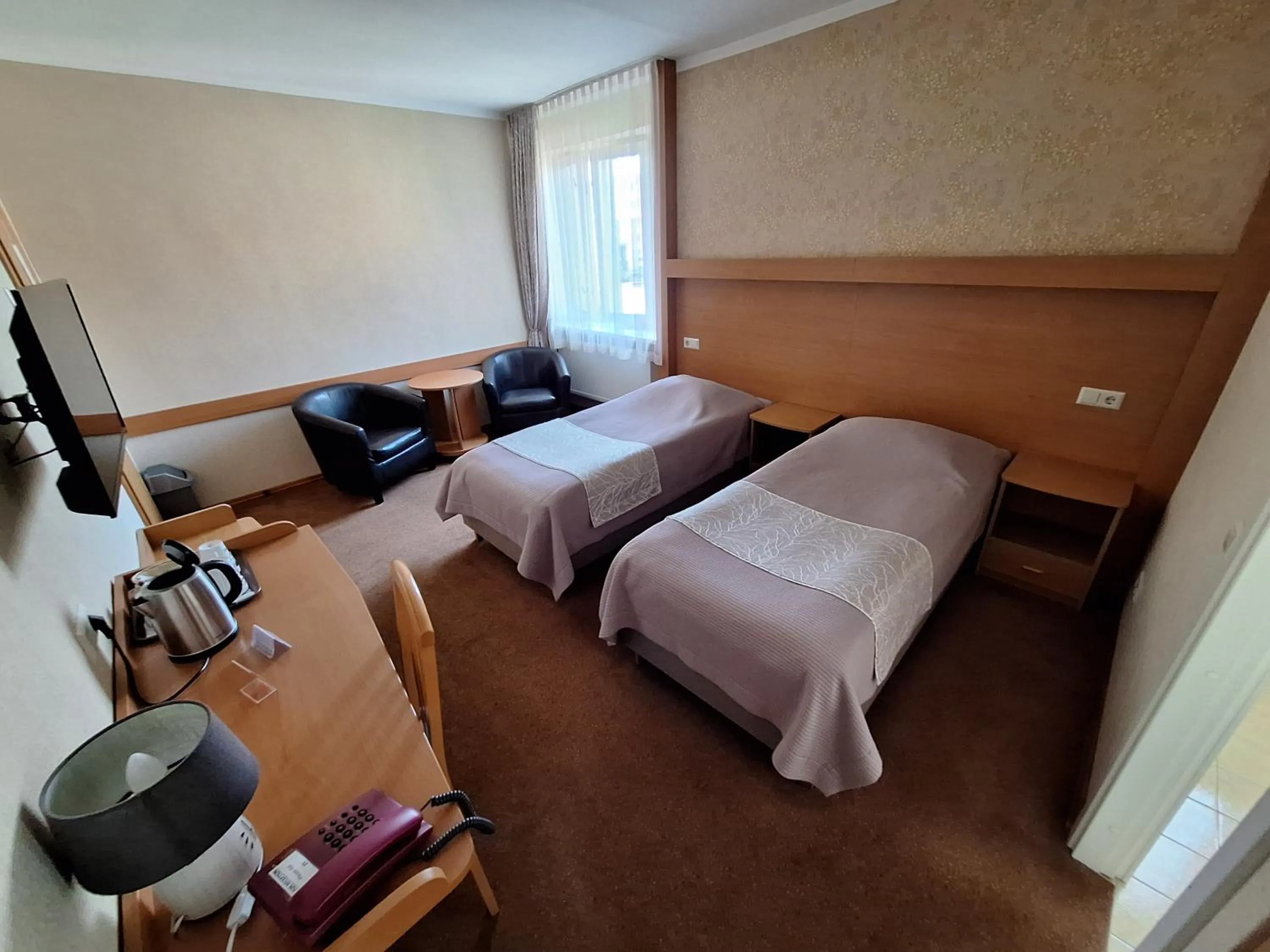 Photo of the whole room, Bed in Home B&B