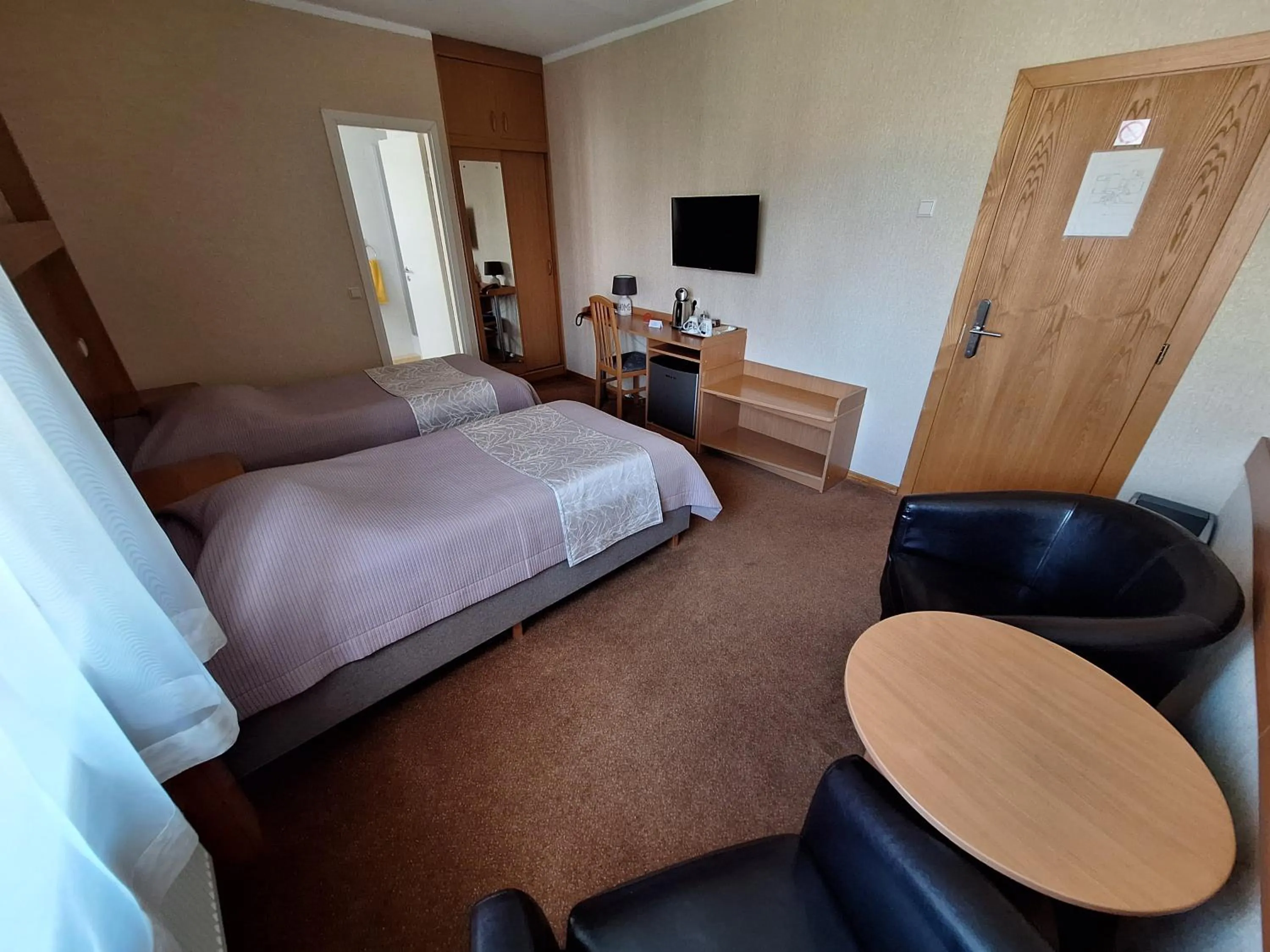 Photo of the whole room, Bed in Home B&B