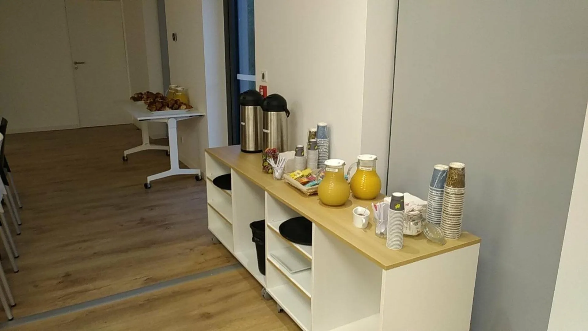 Coffee/tea facilities in Kyriad Résidence Cabriès - Plan de Campagne