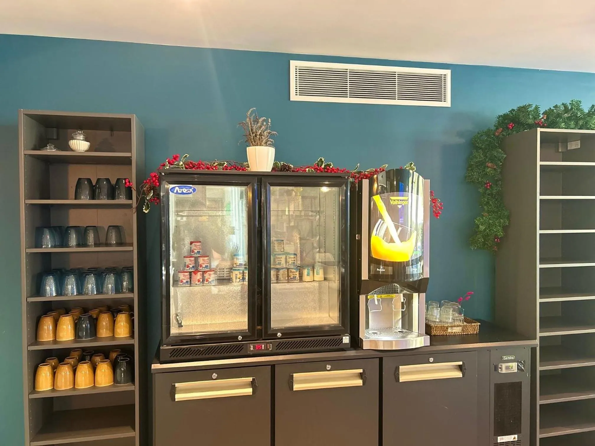 Breakfast in Kyriad Résidence Cabriès - Plan de Campagne