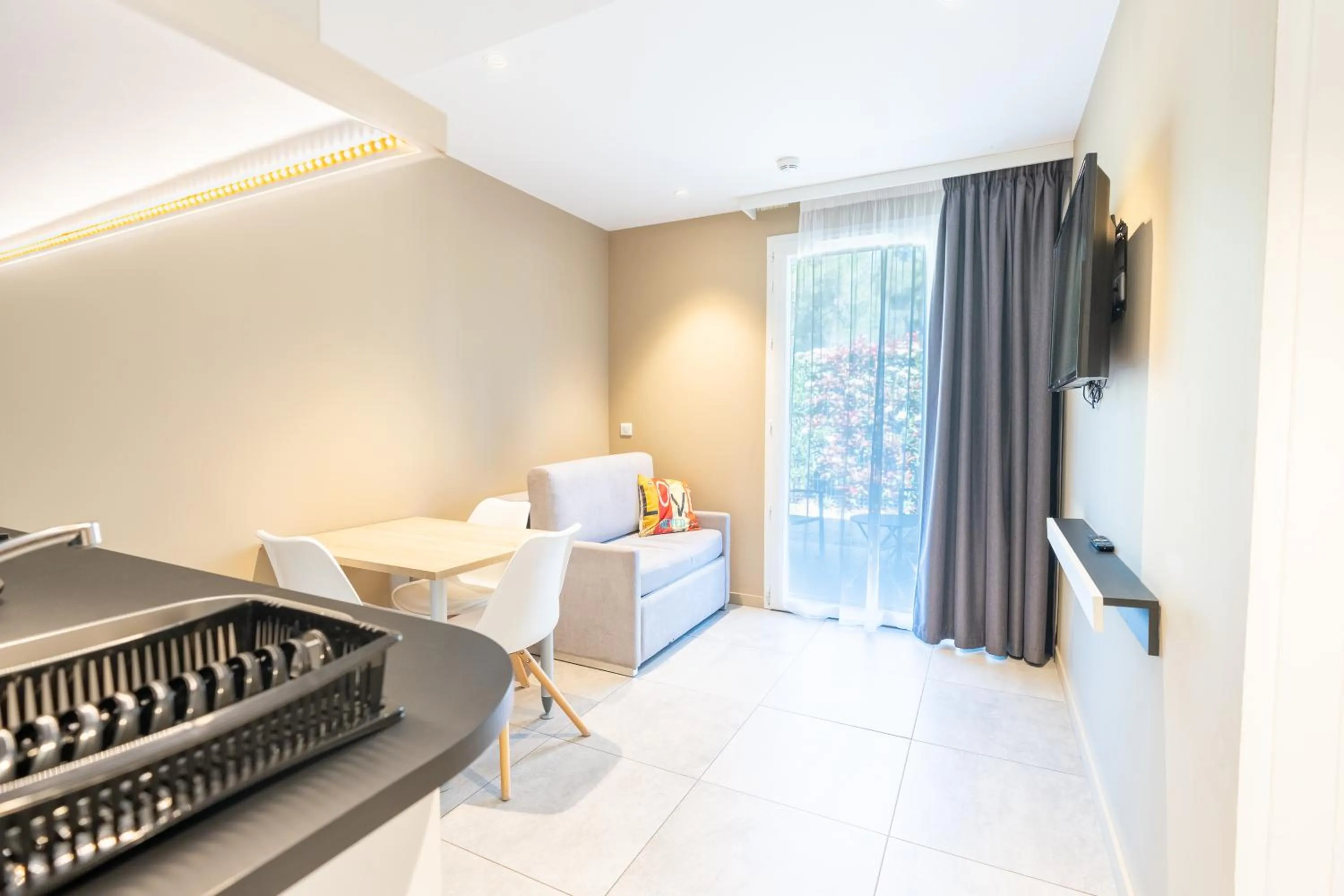 Property building in Kyriad Résidence Cabriès - Plan de Campagne