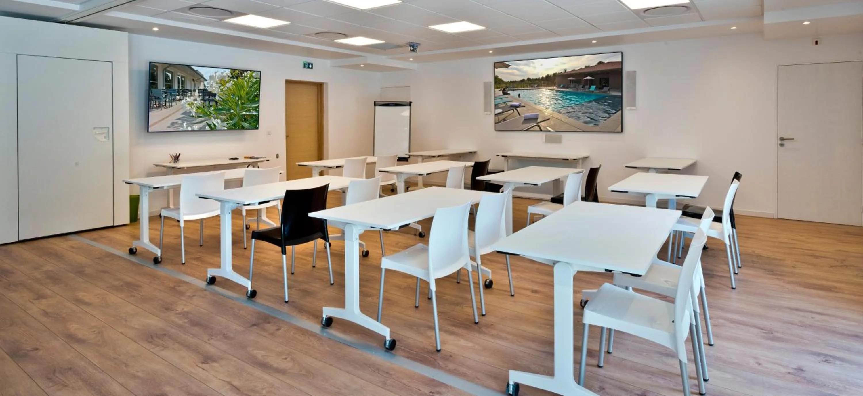 Business facilities in Kyriad Résidence Cabriès - Plan de Campagne