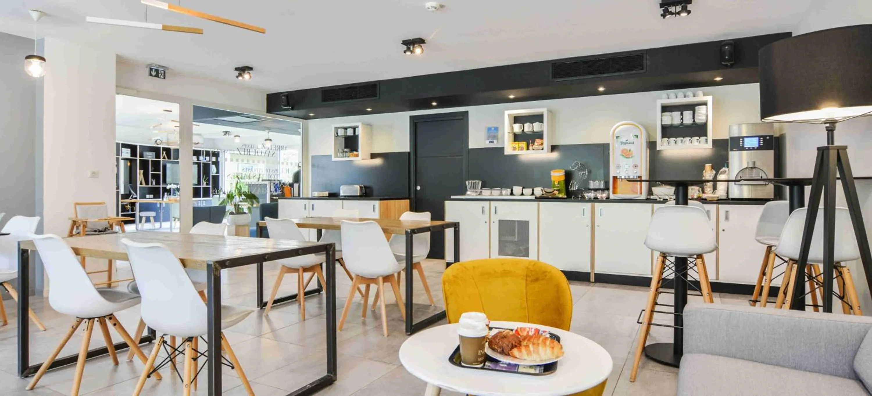 Restaurant/places to eat in Kyriad Résidence Cabriès - Plan de Campagne