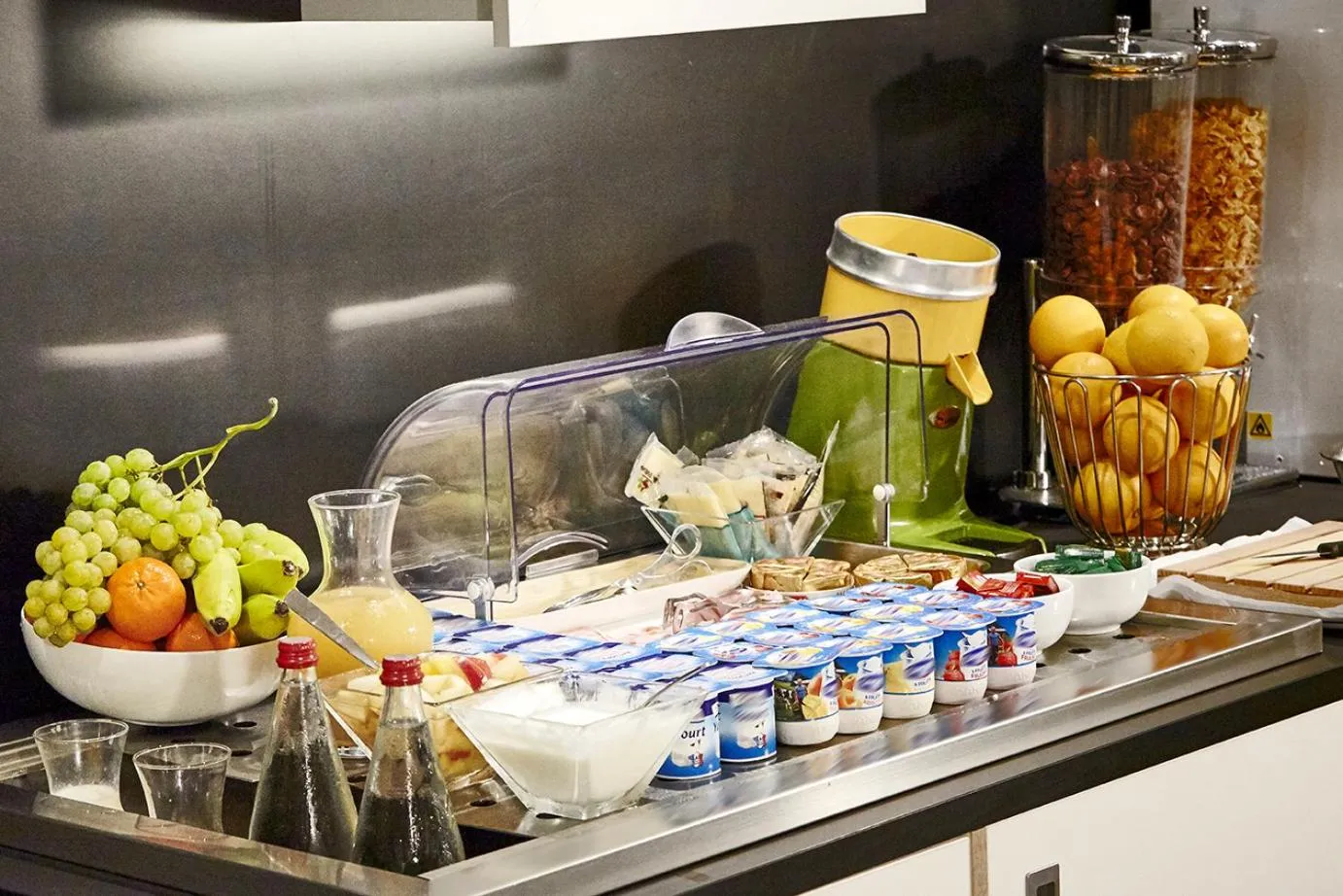 Food and drinks in Kyriad Résidence Cabriès - Plan de Campagne