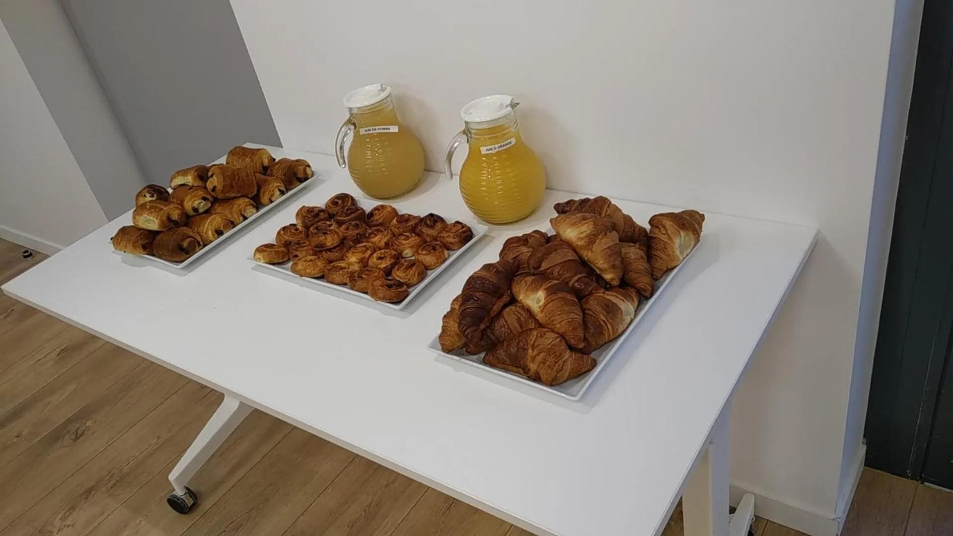 Meeting/conference room in Kyriad Résidence Cabriès - Plan de Campagne