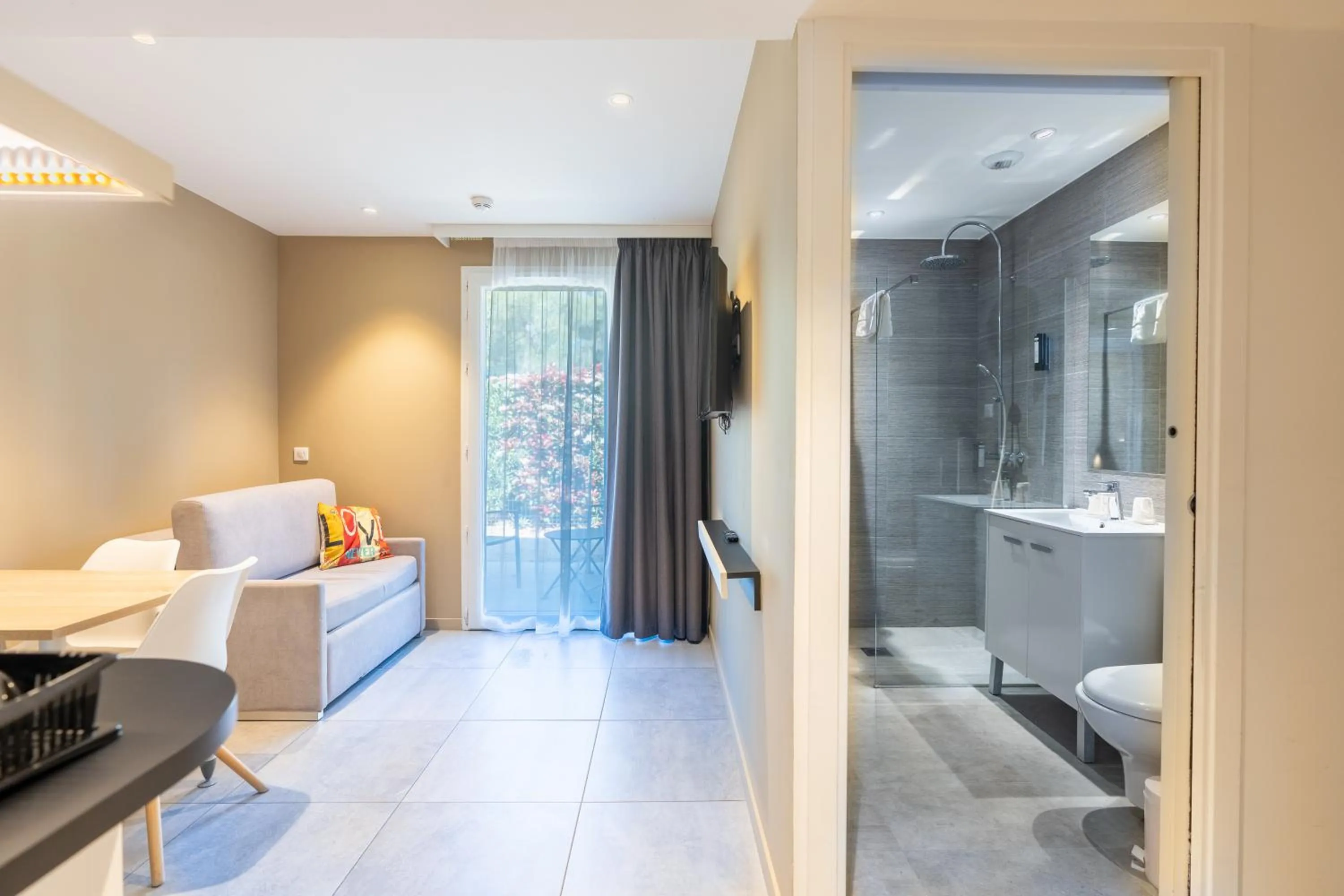 Property building in Kyriad Résidence Cabriès - Plan de Campagne