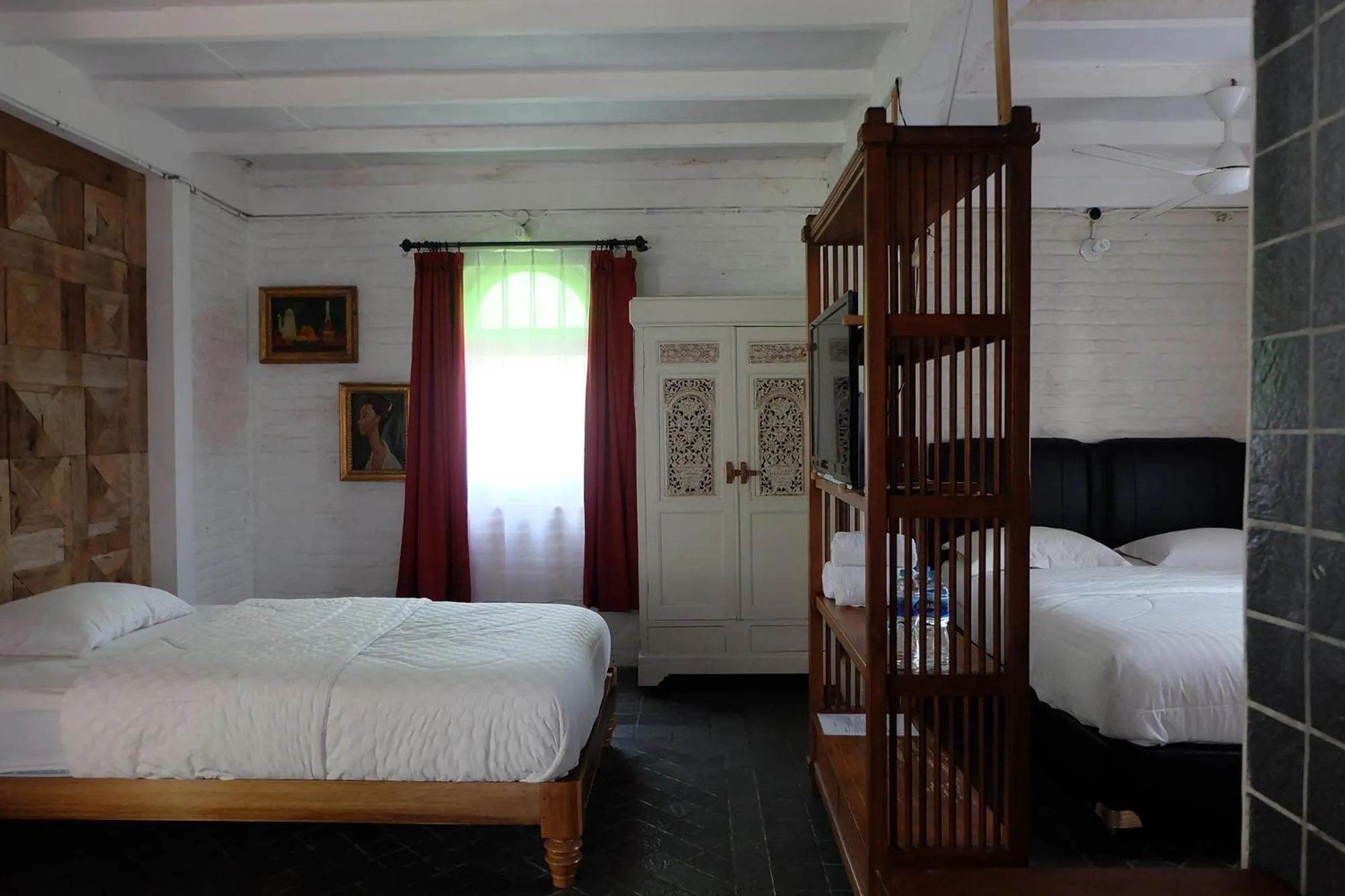 Bed in Villa Isabella Putri B&B