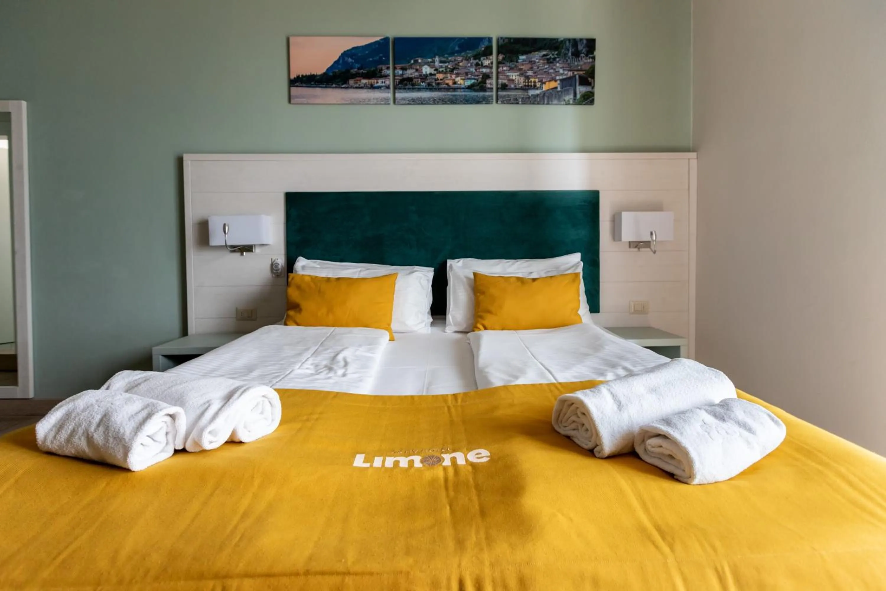 Bed in Hotel Limone