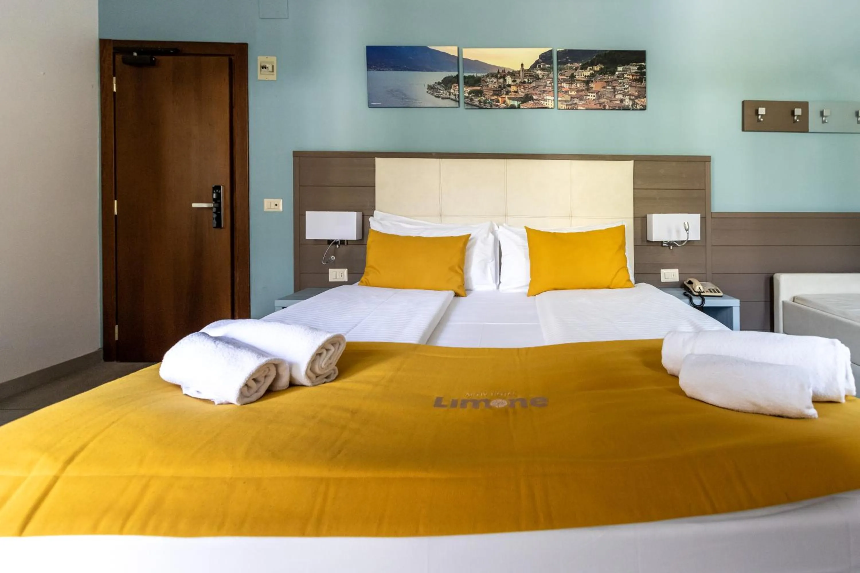 Bed in Hotel Limone