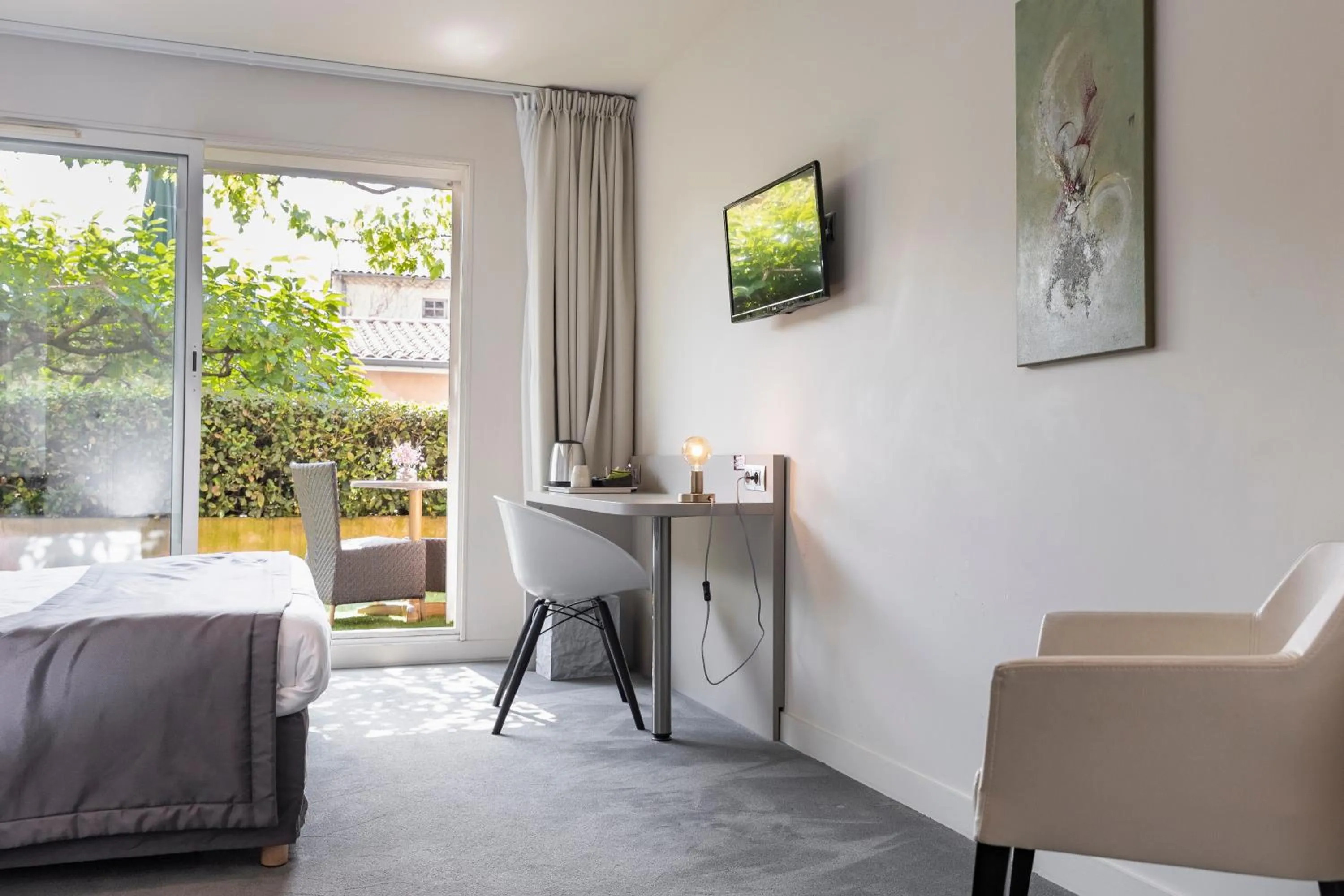 Photo of the whole room in Le Carré d'Alethius Logis Hôtel-Restaurant Gastronomique