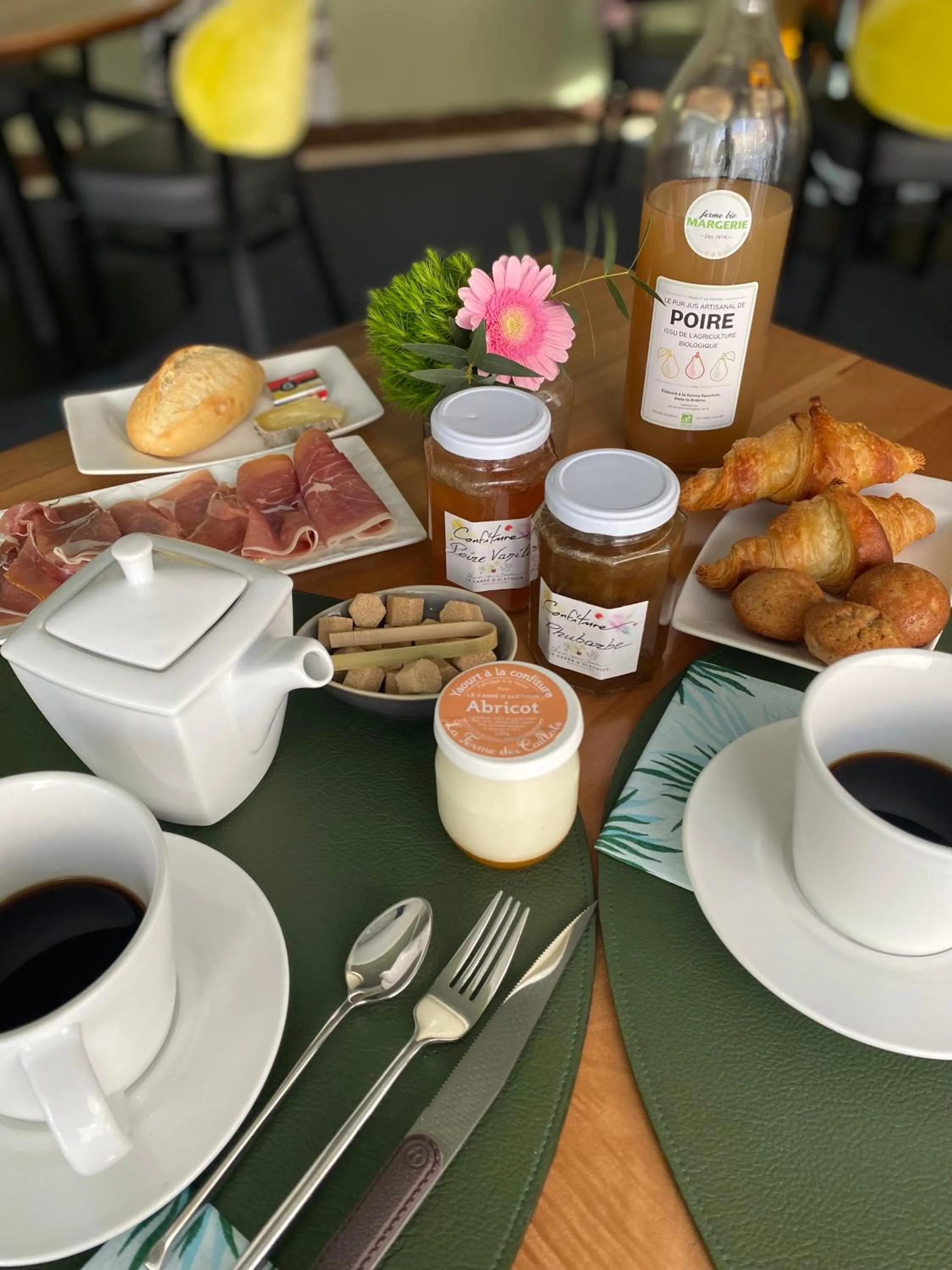 Breakfast in Le Carré d'Alethius Logis Hôtel-Restaurant Gastronomique