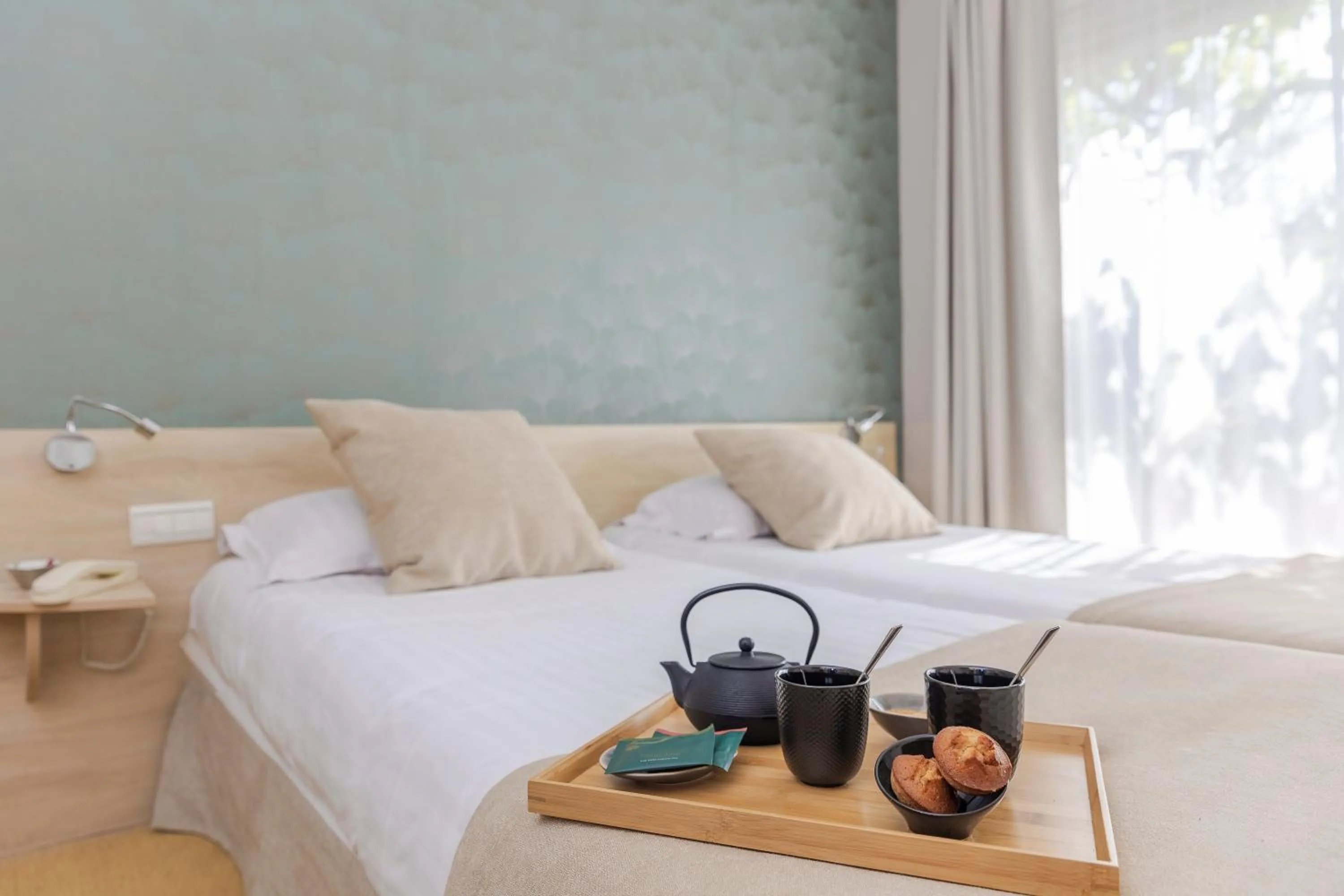 Breakfast, Bed in Le Carré d'Alethius Logis Hôtel-Restaurant Gastronomique