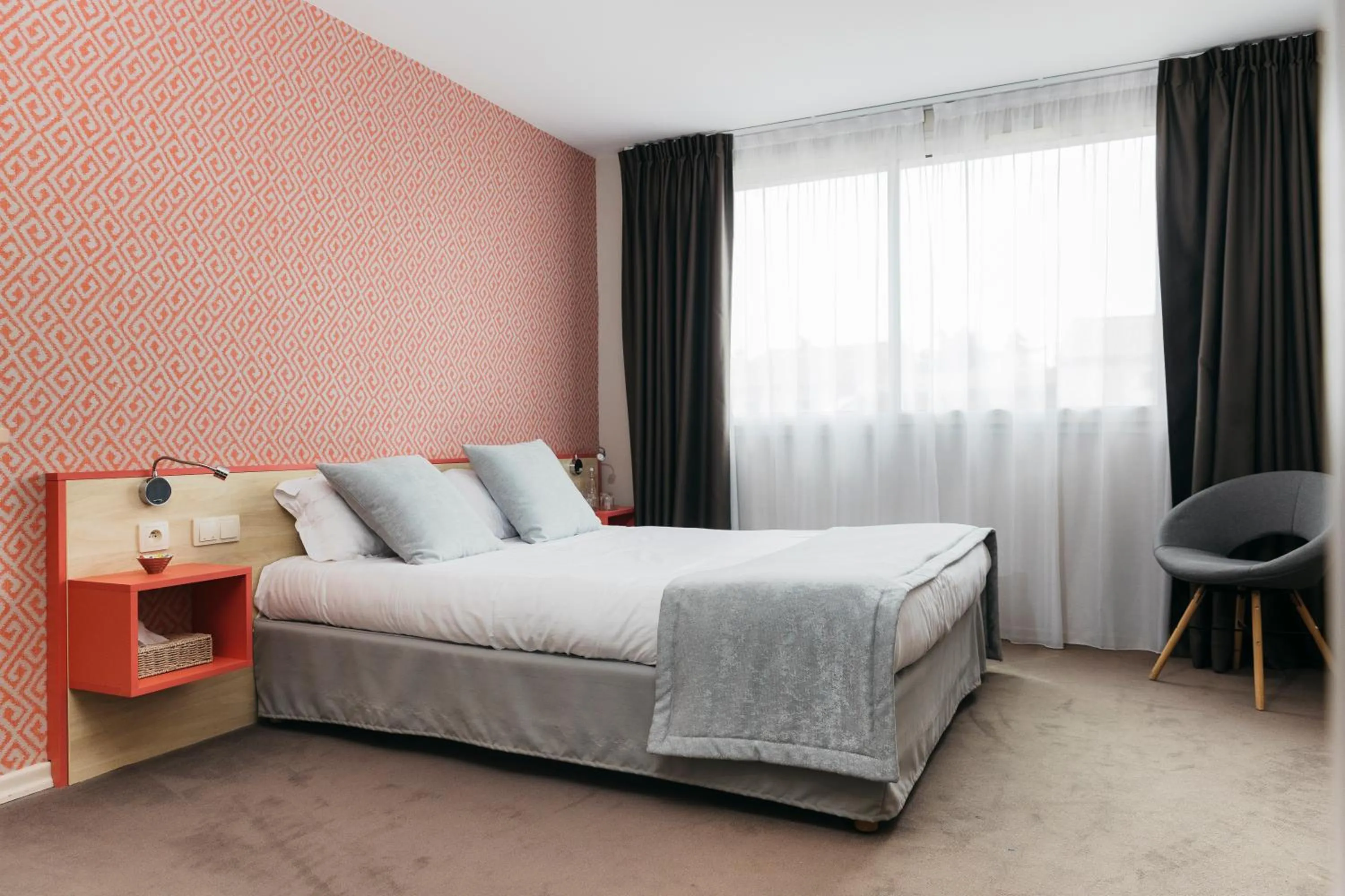 Photo of the whole room, Bed in Le Carré d'Alethius Logis Hôtel-Restaurant Gastronomique