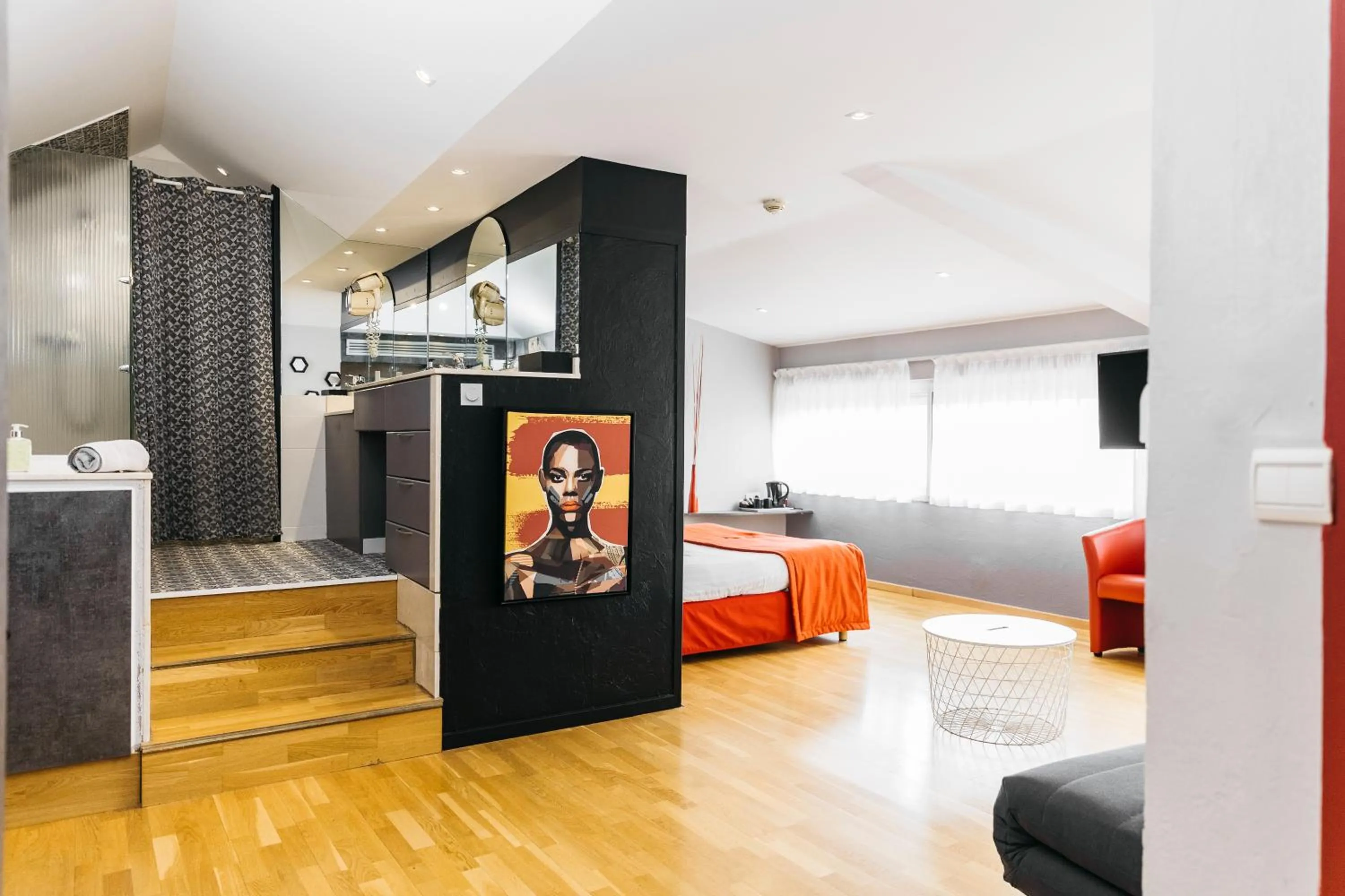 Photo of the whole room in Le Carré d'Alethius Logis Hôtel-Restaurant Gastronomique