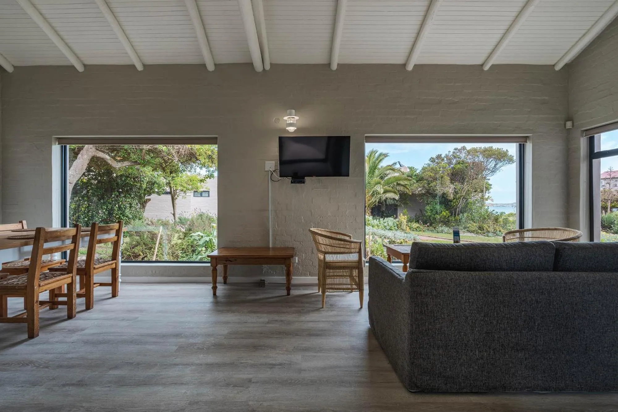 TV and multimedia in Blue Bay Lodge