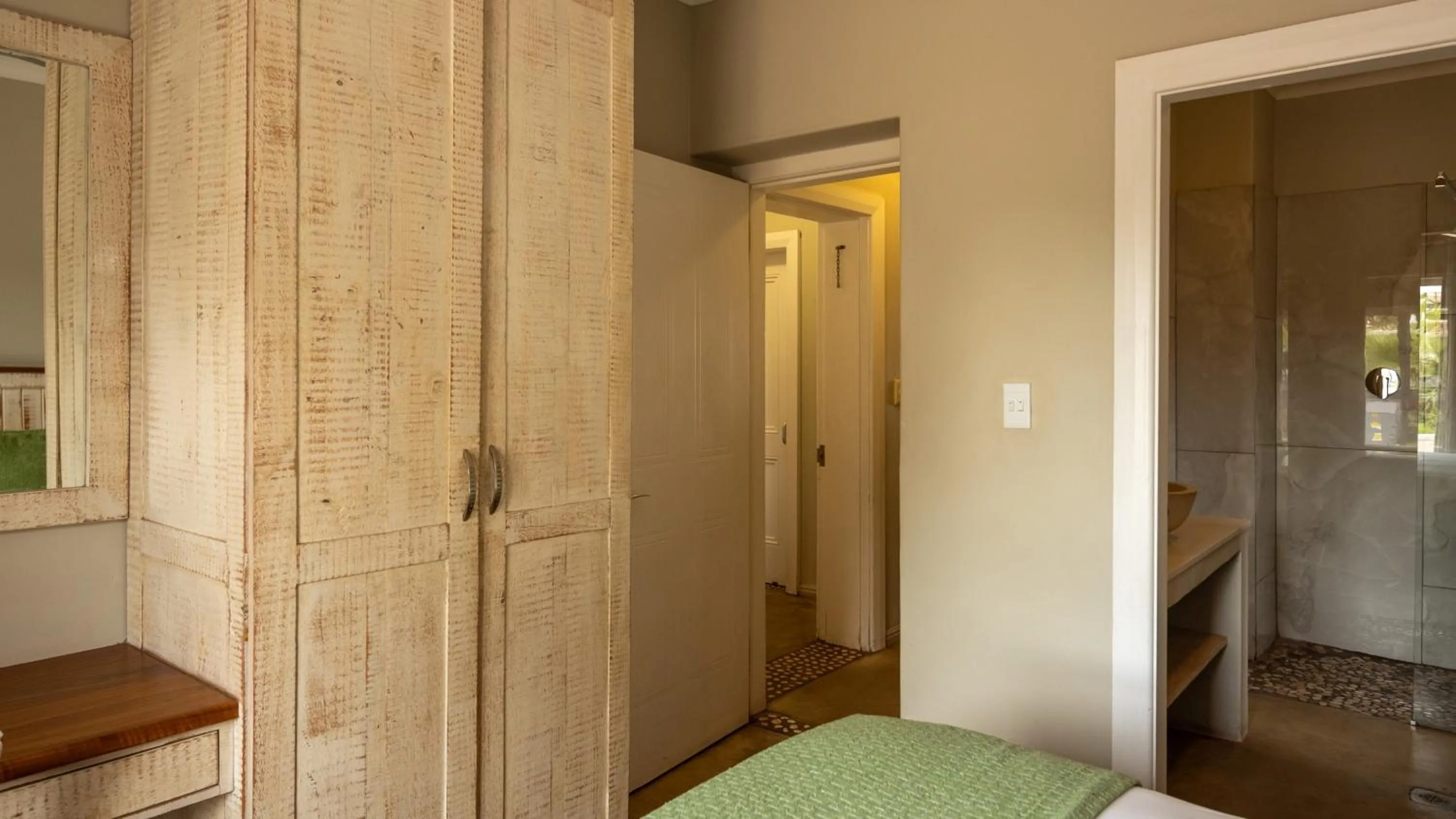 Coffee/tea facilities, Bed in Blue Bay Lodge