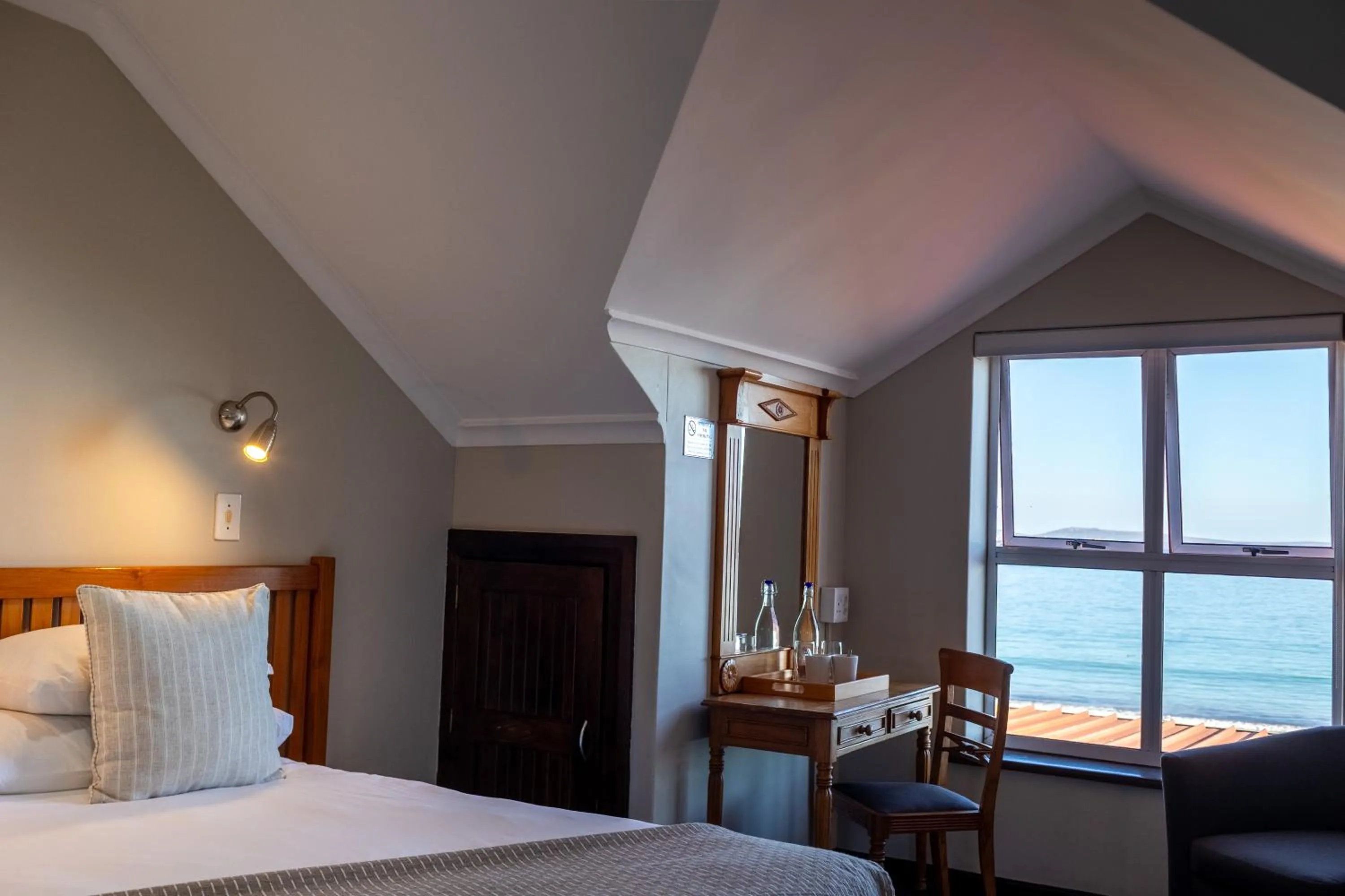 Bed in Blue Bay Lodge