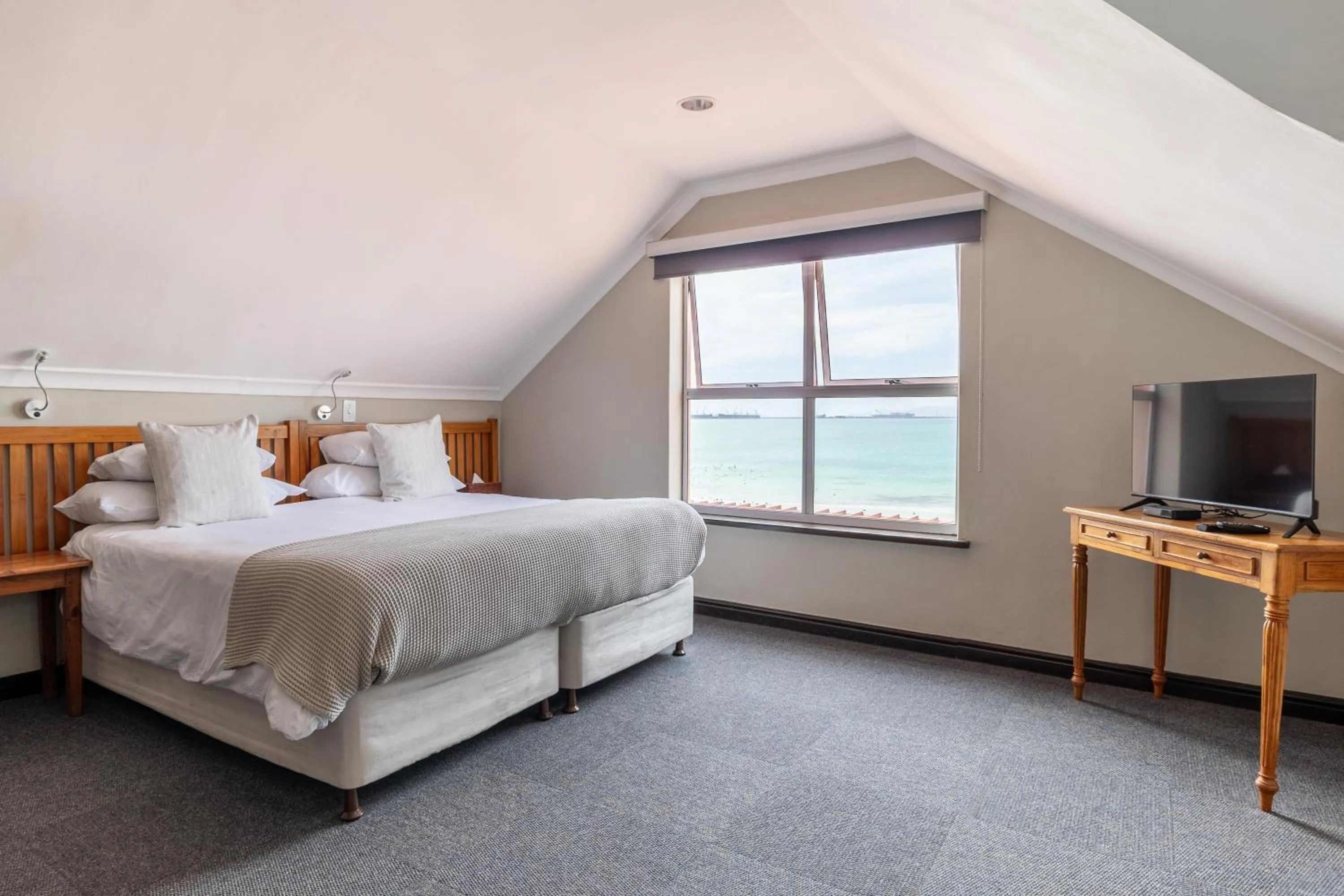 Sea view, Bed in Blue Bay Lodge
