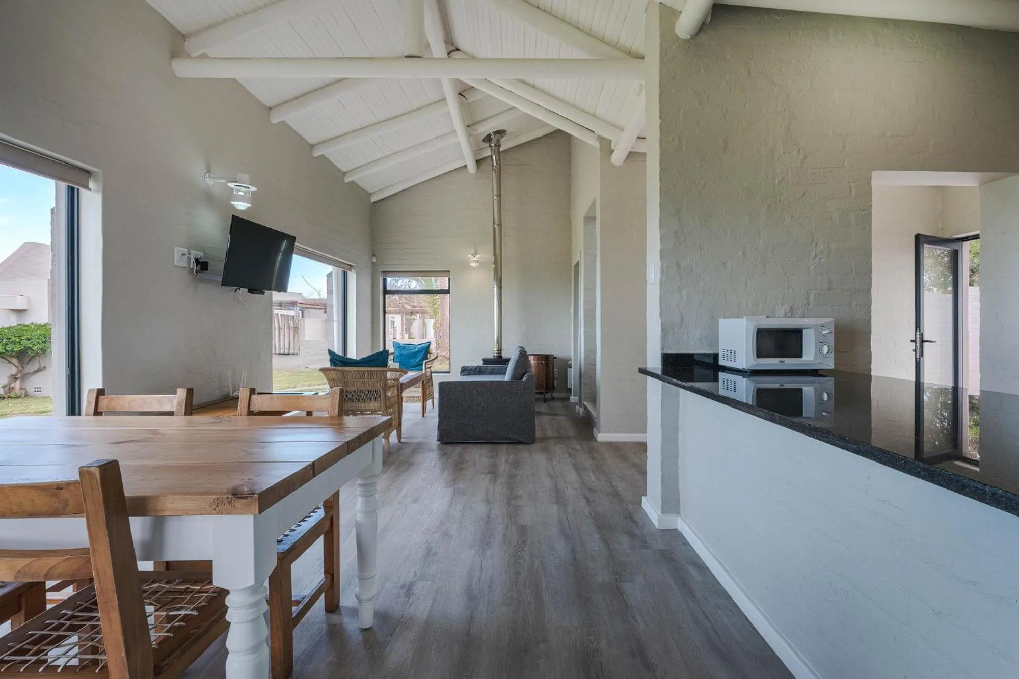 TV and multimedia in Blue Bay Lodge