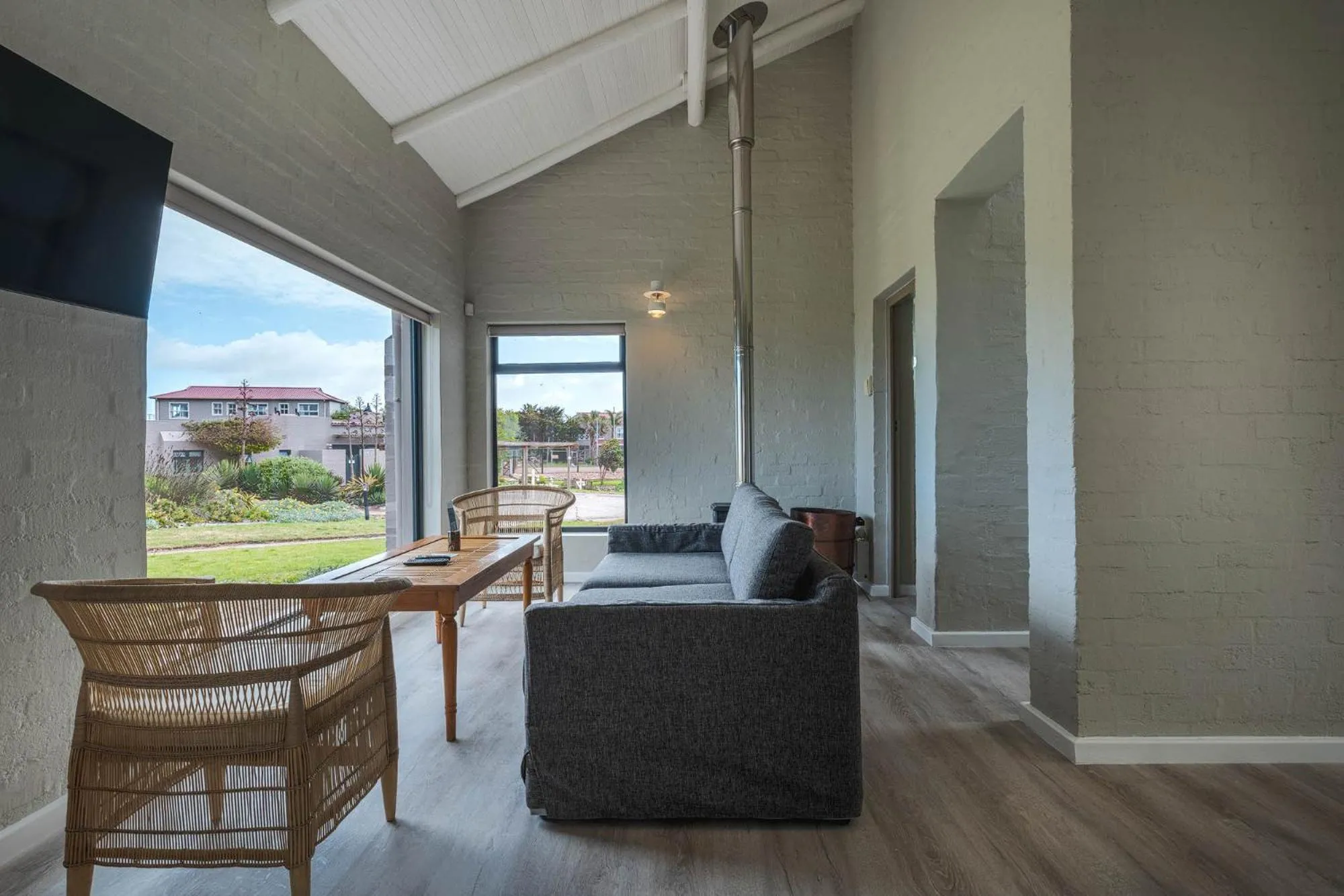 TV and multimedia in Blue Bay Lodge